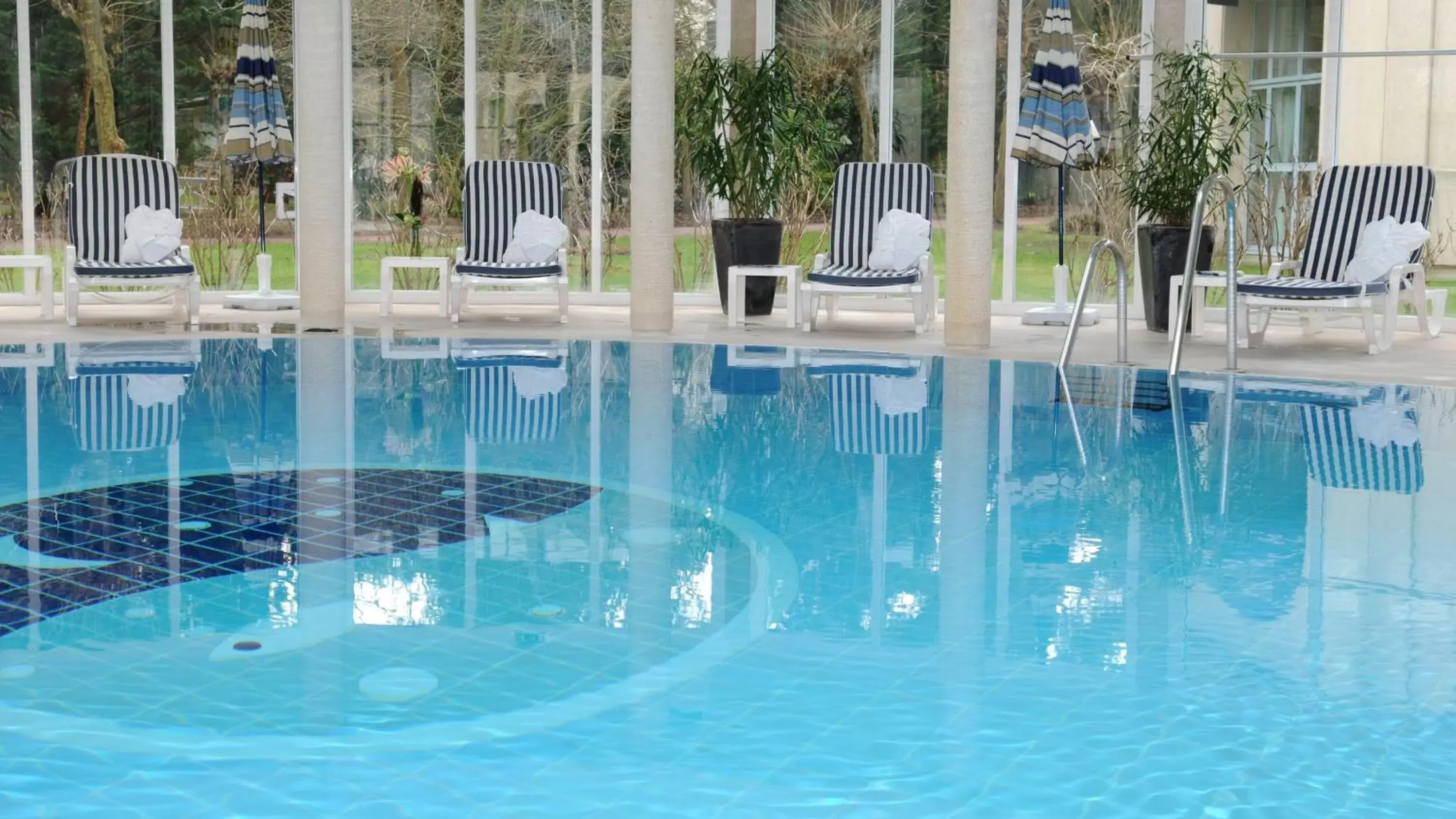 Swimming Pool in Holiday Inn Resort Le Touquet