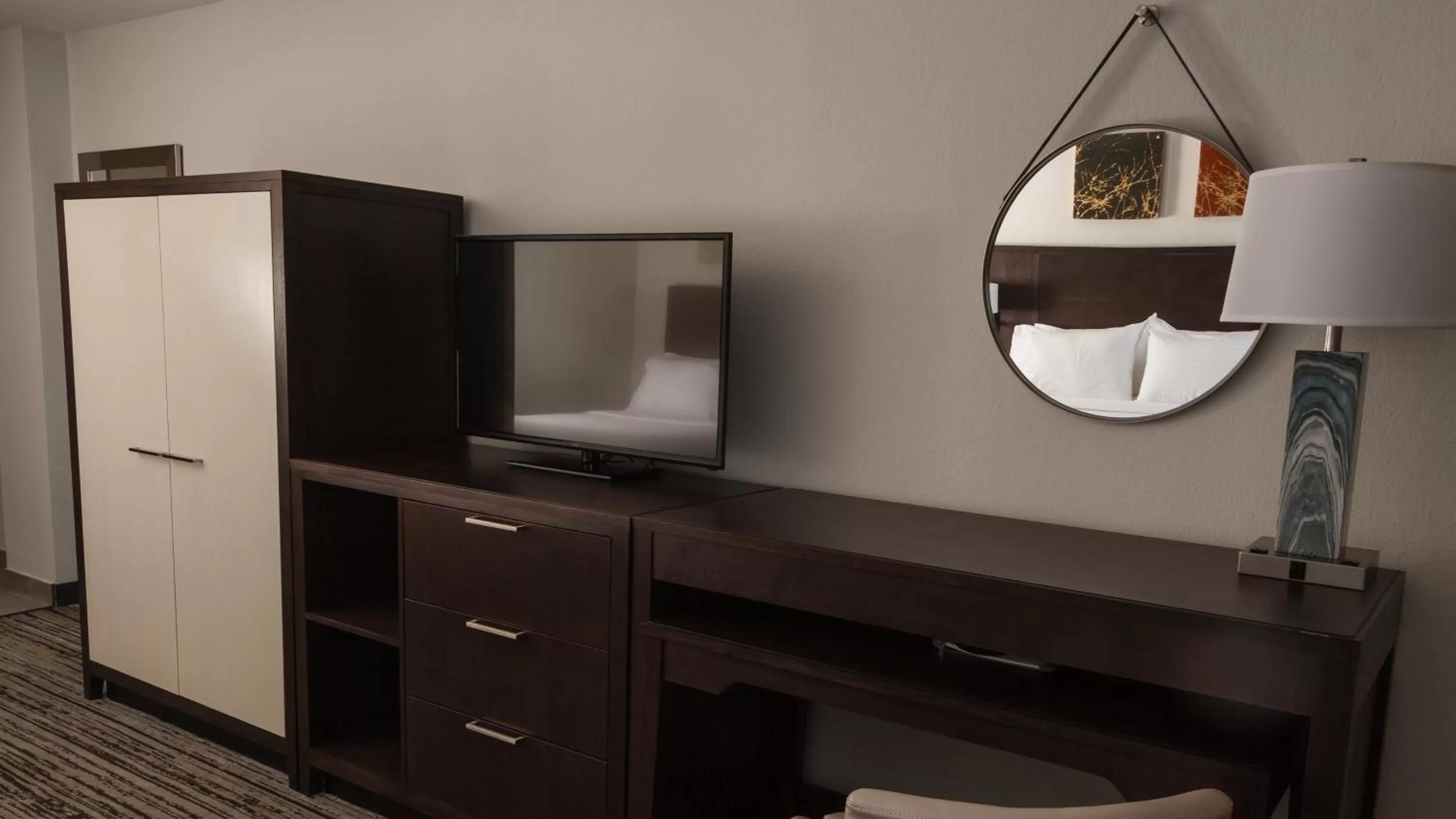 King Room - Disability Access Tub in Holiday Inn Alexandria - Downtown, an IHG Hotel