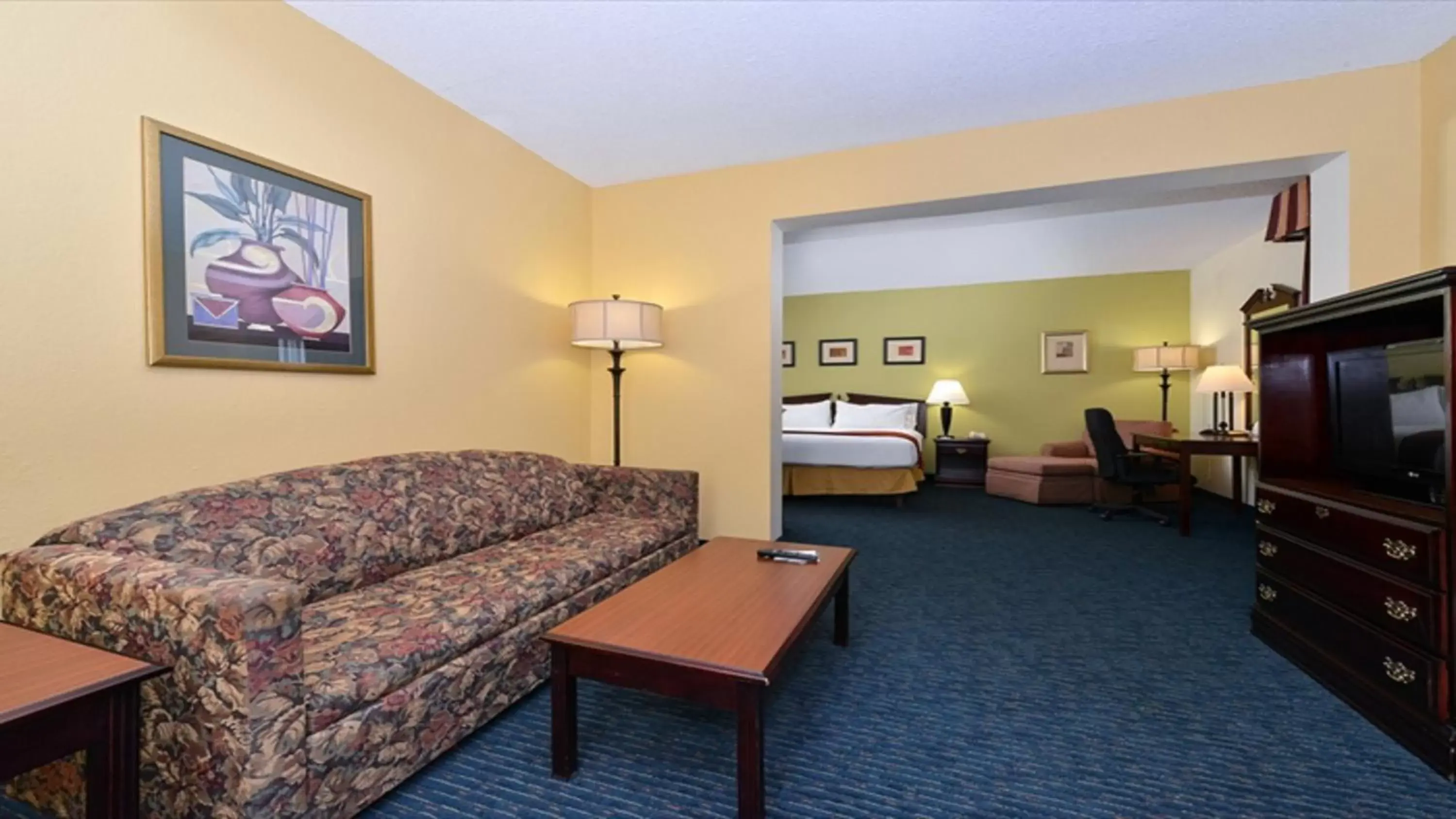 Photo of the whole room, Seating Area in La Quinta by Wyndham Jonesboro