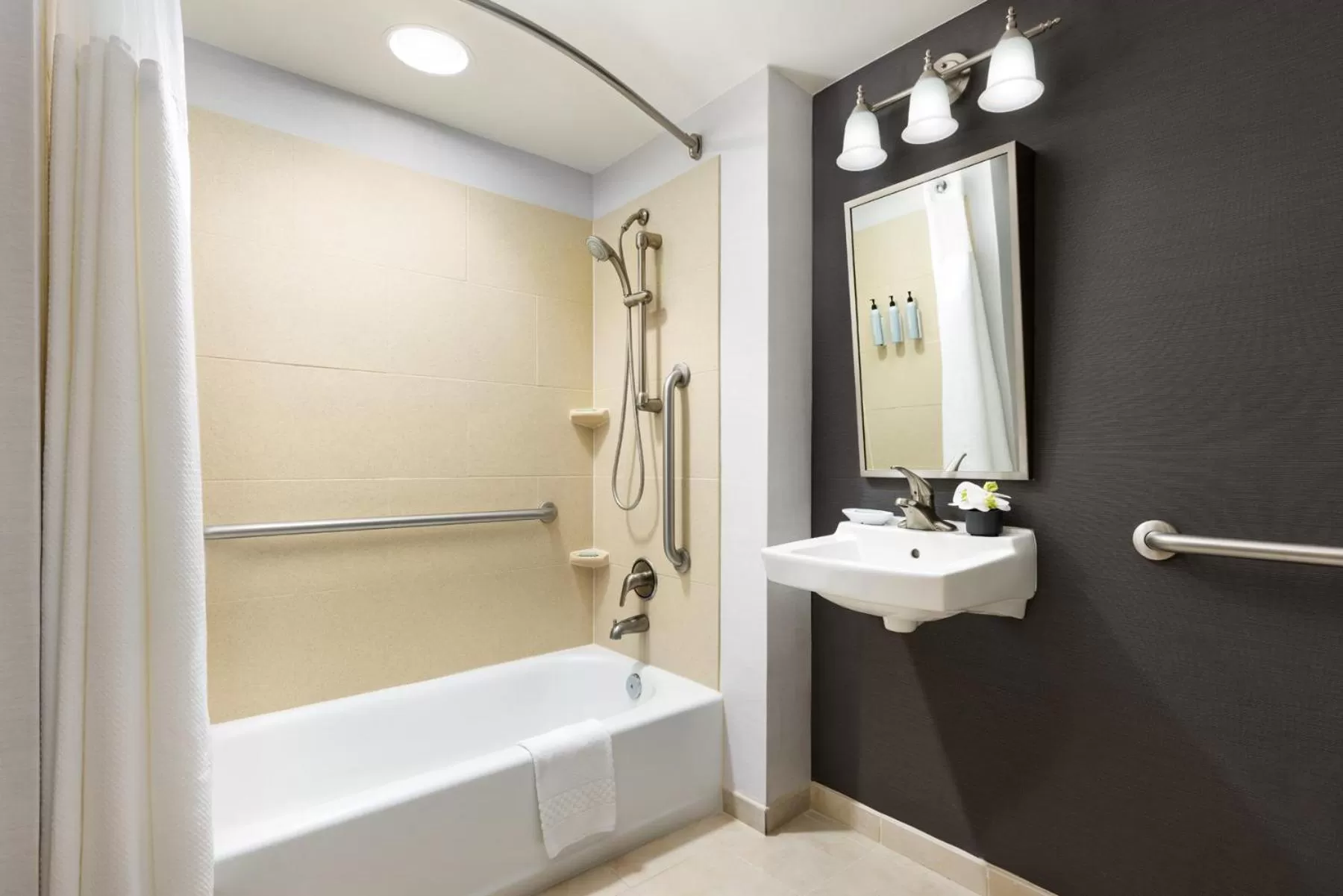 Bathroom in Courtyard by Marriott Atlantic City Beach Block