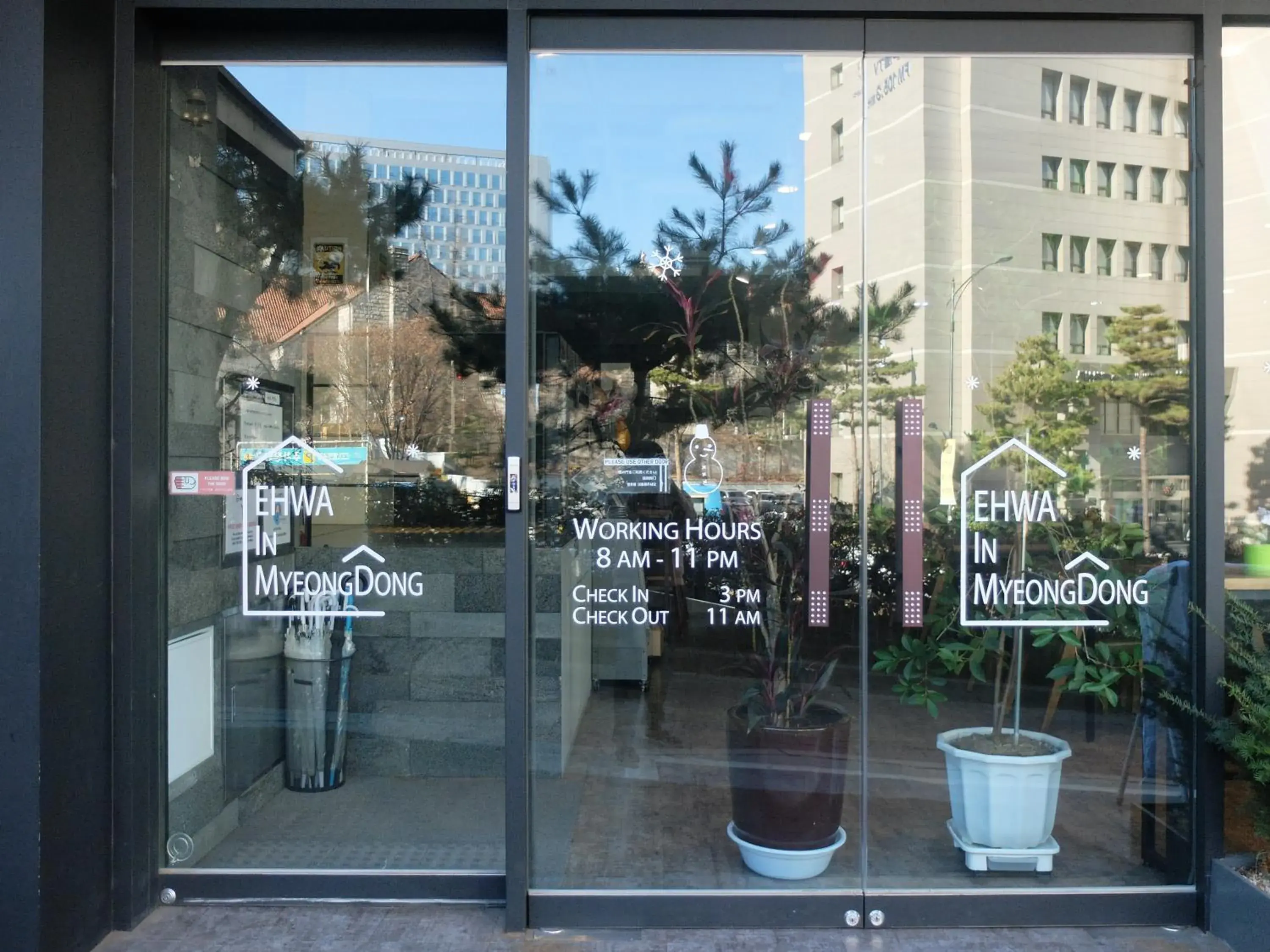 Facade/entrance in Ehwa In Myeongdong Facade/entrance in Ehwa In Myeongdong