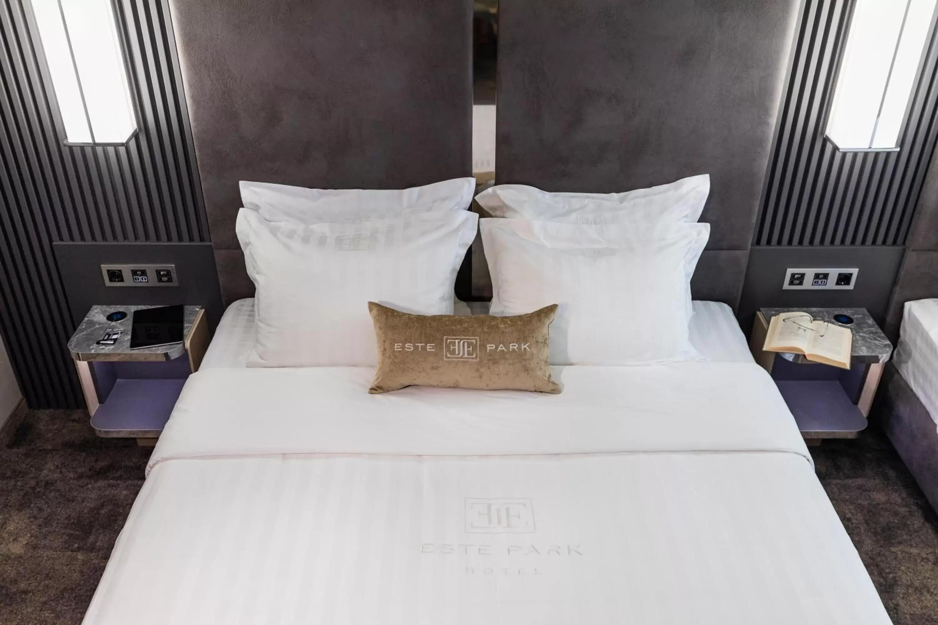 Bed in -- ESTE PARK HOTEL -- part of Urban Chic Luxury Design Hotels - Parking & Compliments - next to Shopping & Dining Mall Plovdiv Bed in -- ESTE PARK HOTEL -- part of Urban Chic Luxury Design Hotels - Parking & Compliments - next to Shopping & Dining Mall Plovdiv