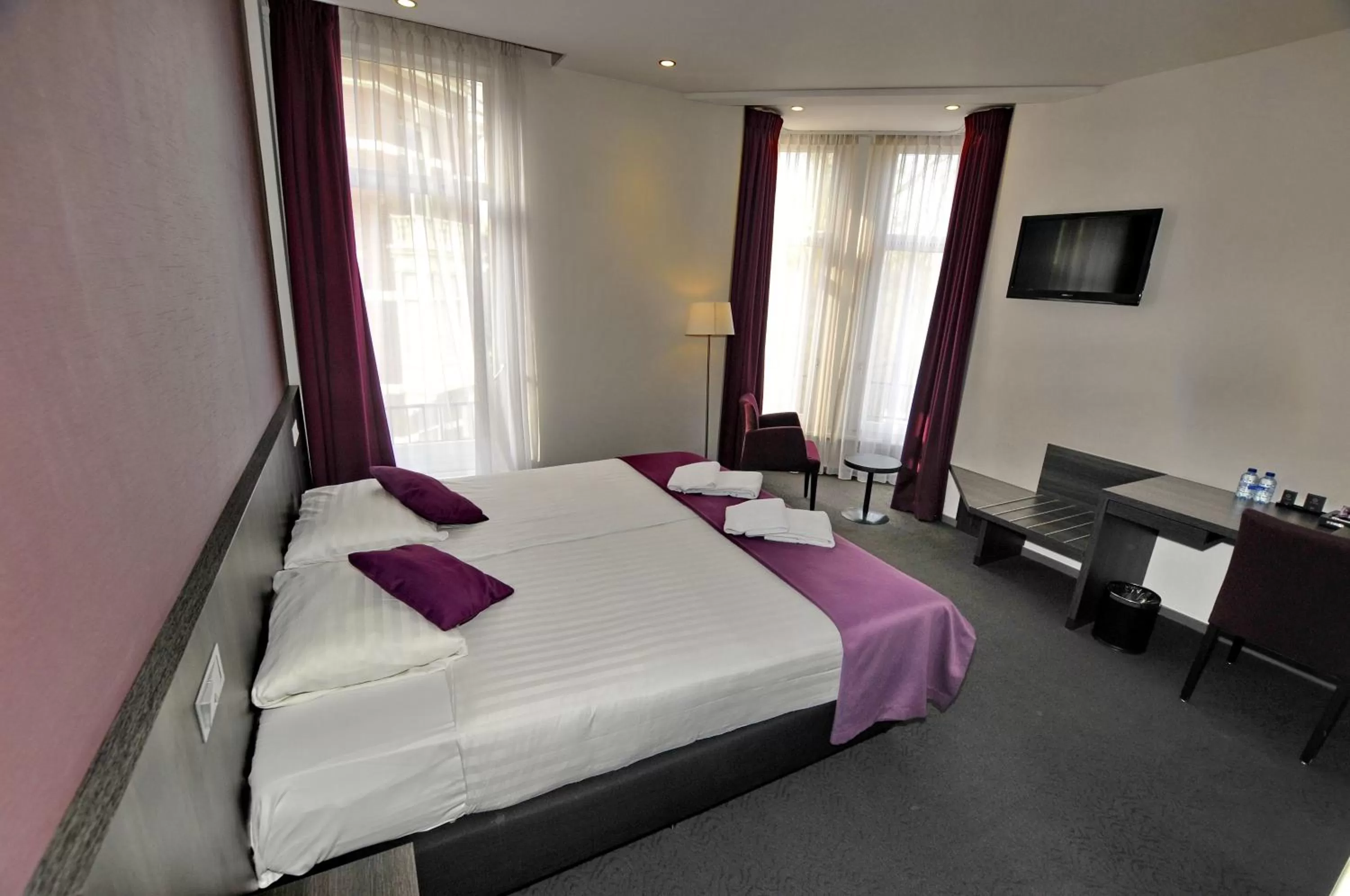 Bed in Hotel Parkview