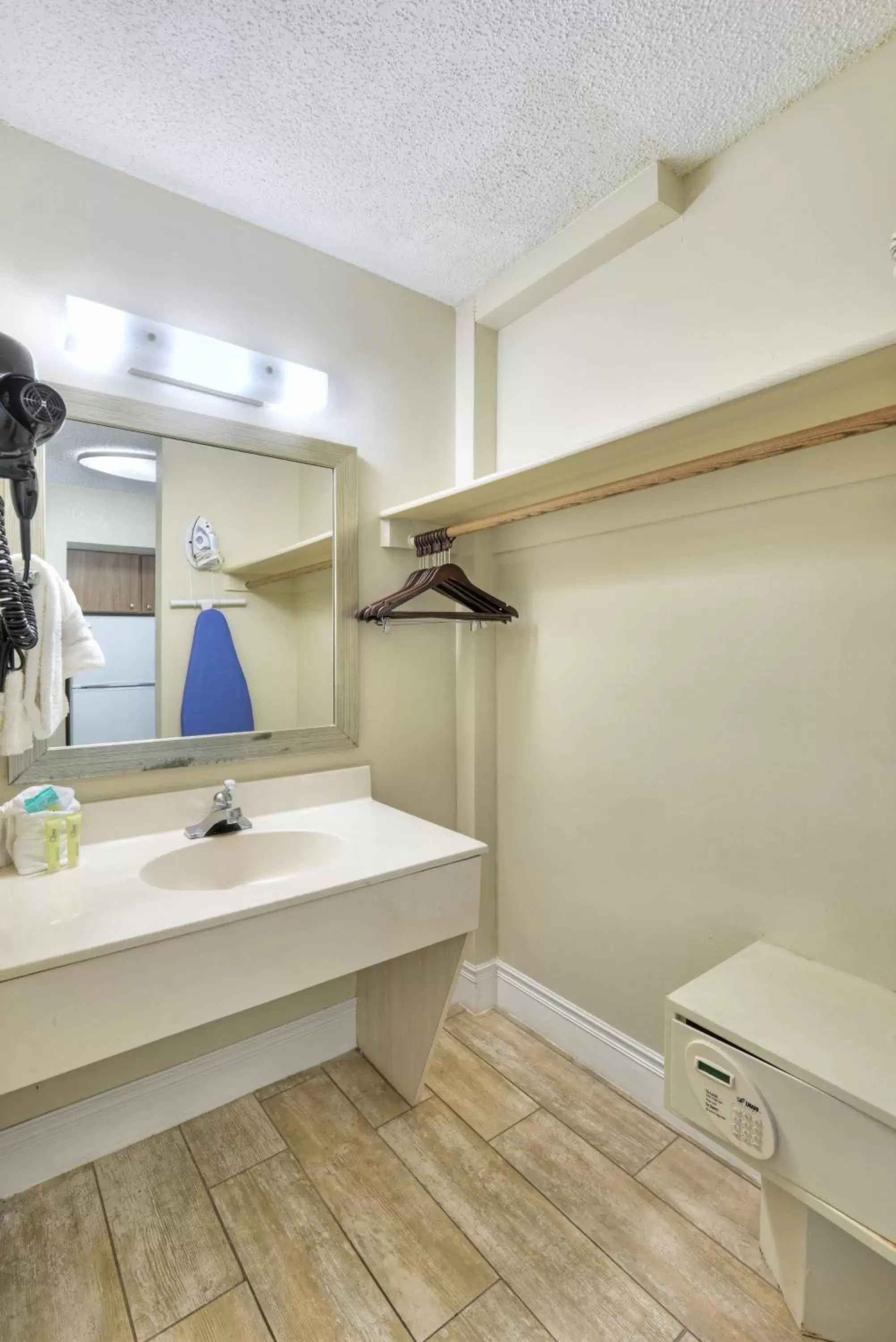 Run of House Room in El Caribe Resort and Conference Center Run of House Room in El Caribe Resort and Conference Center