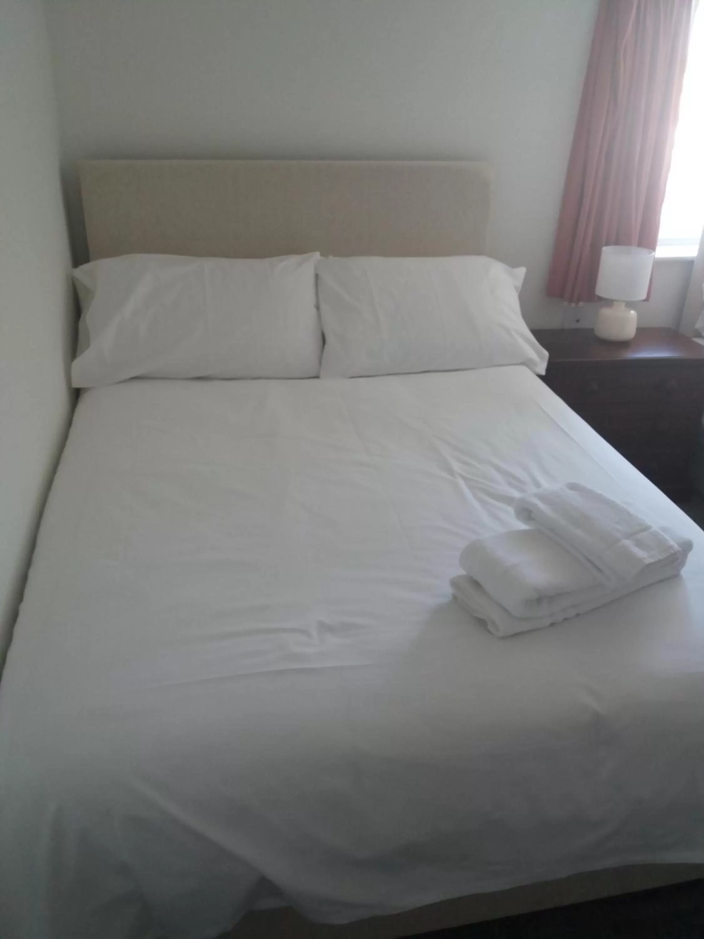 Bedroom, Bed in The Maidens Chambers