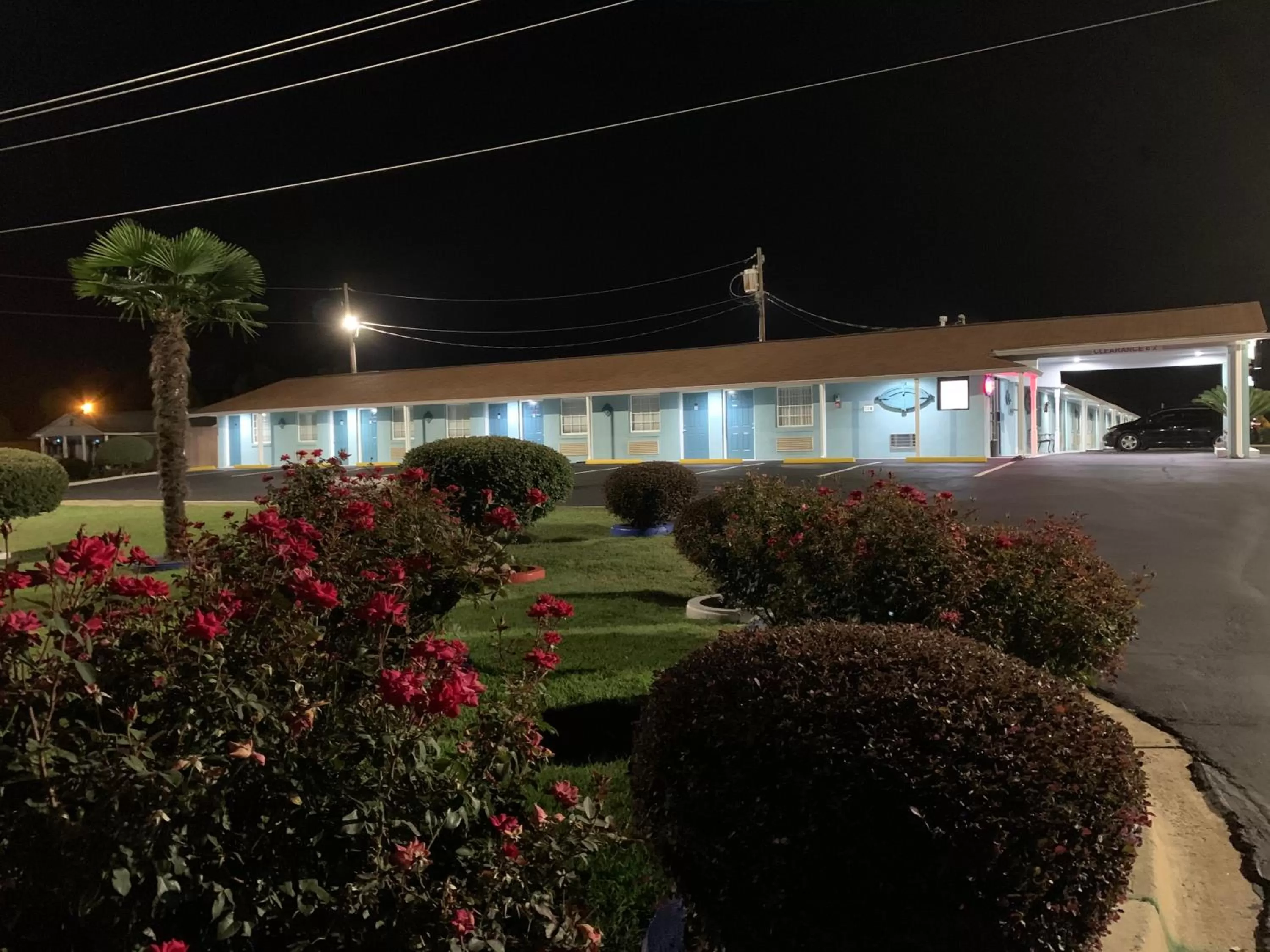 Property Building in Budget Inn - Laurens