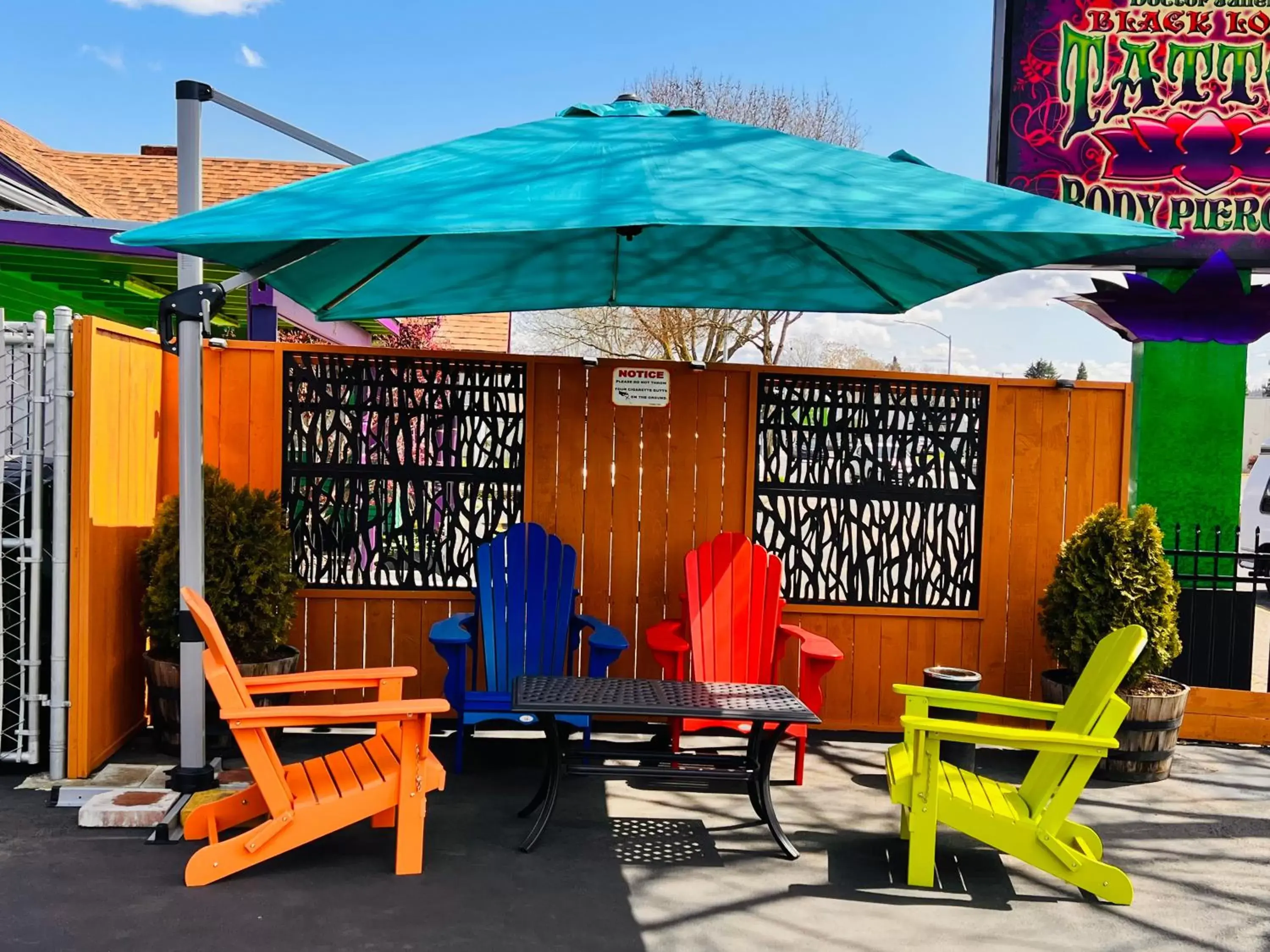 Property building in Signature Inn Eugene Property building in Signature Inn Eugene