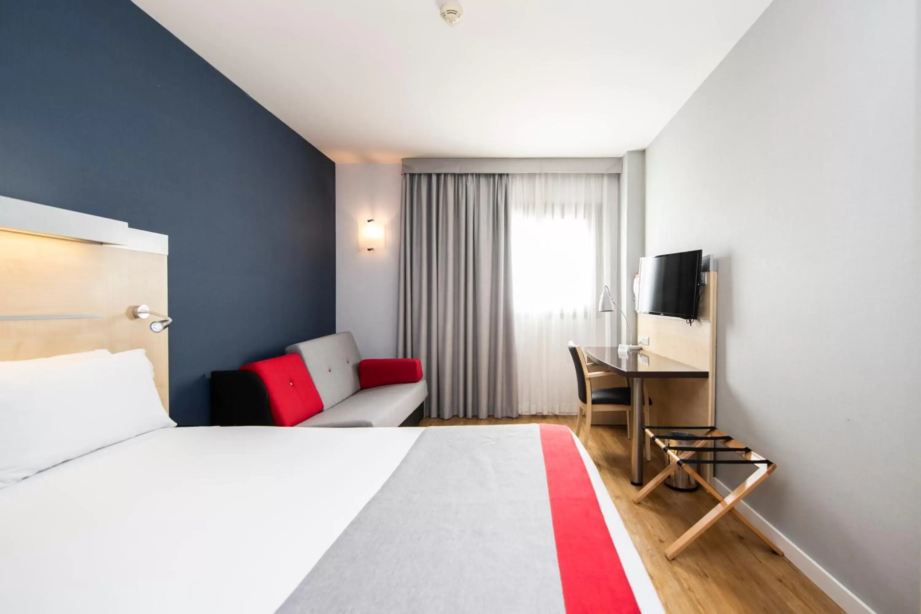 Bed in Holiday Inn Express Sant Cugat, an IHG Hotel