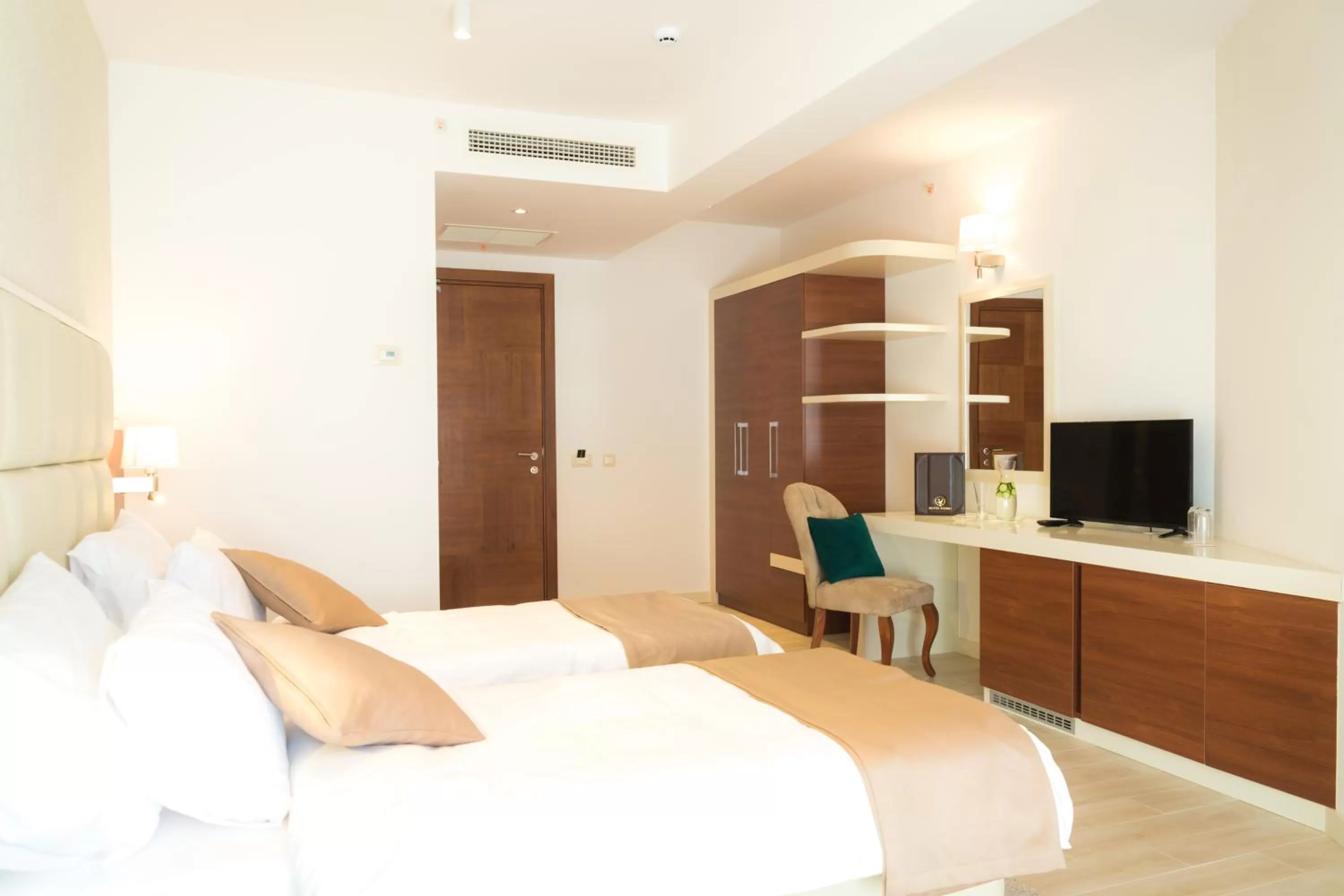 Bedroom, Bed in Hotel Kadmo by Aycon