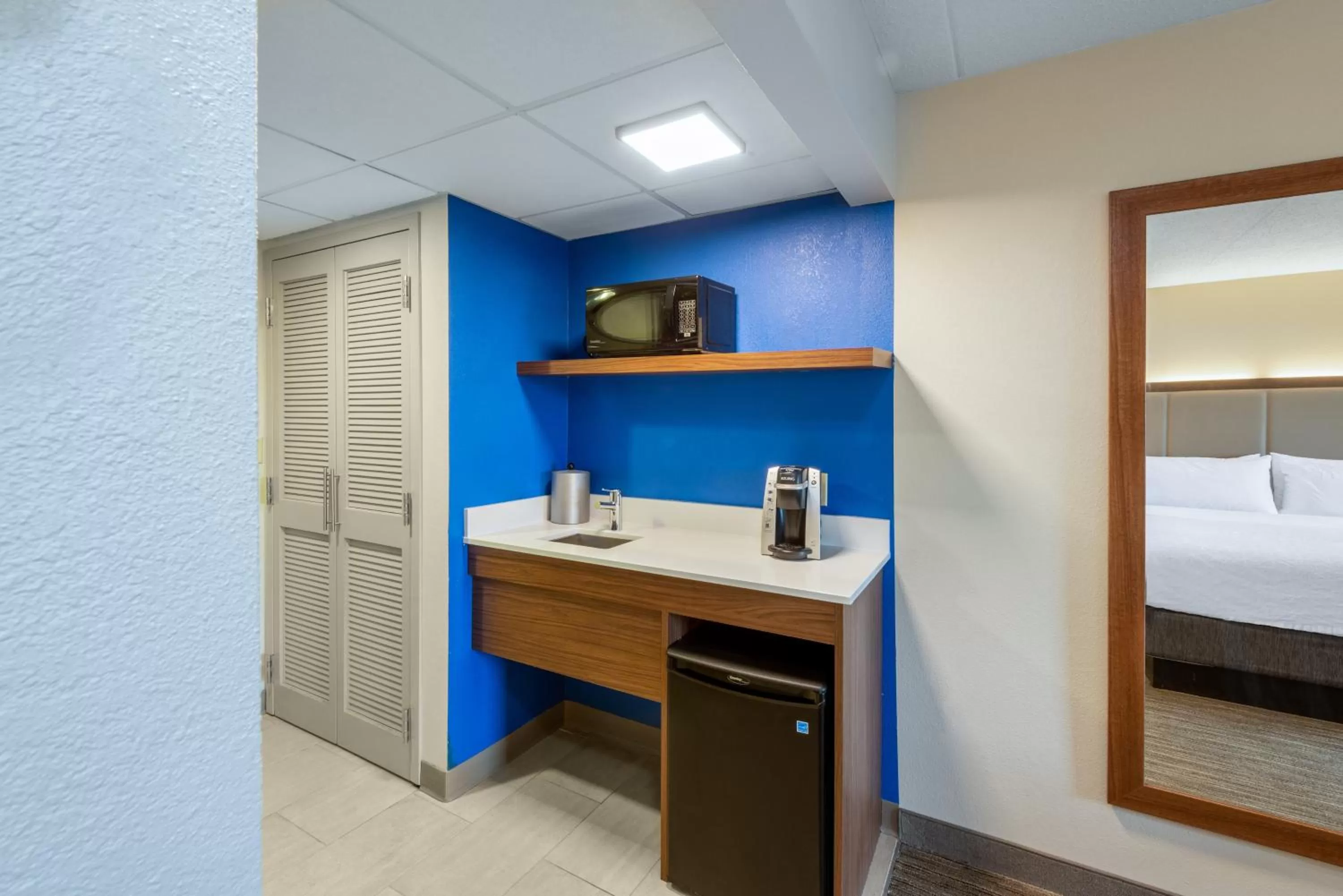 King Room with Sofa Bed - Non-Smoking in Holiday Inn Express State College at Williamsburg Square, an IHG Hotel