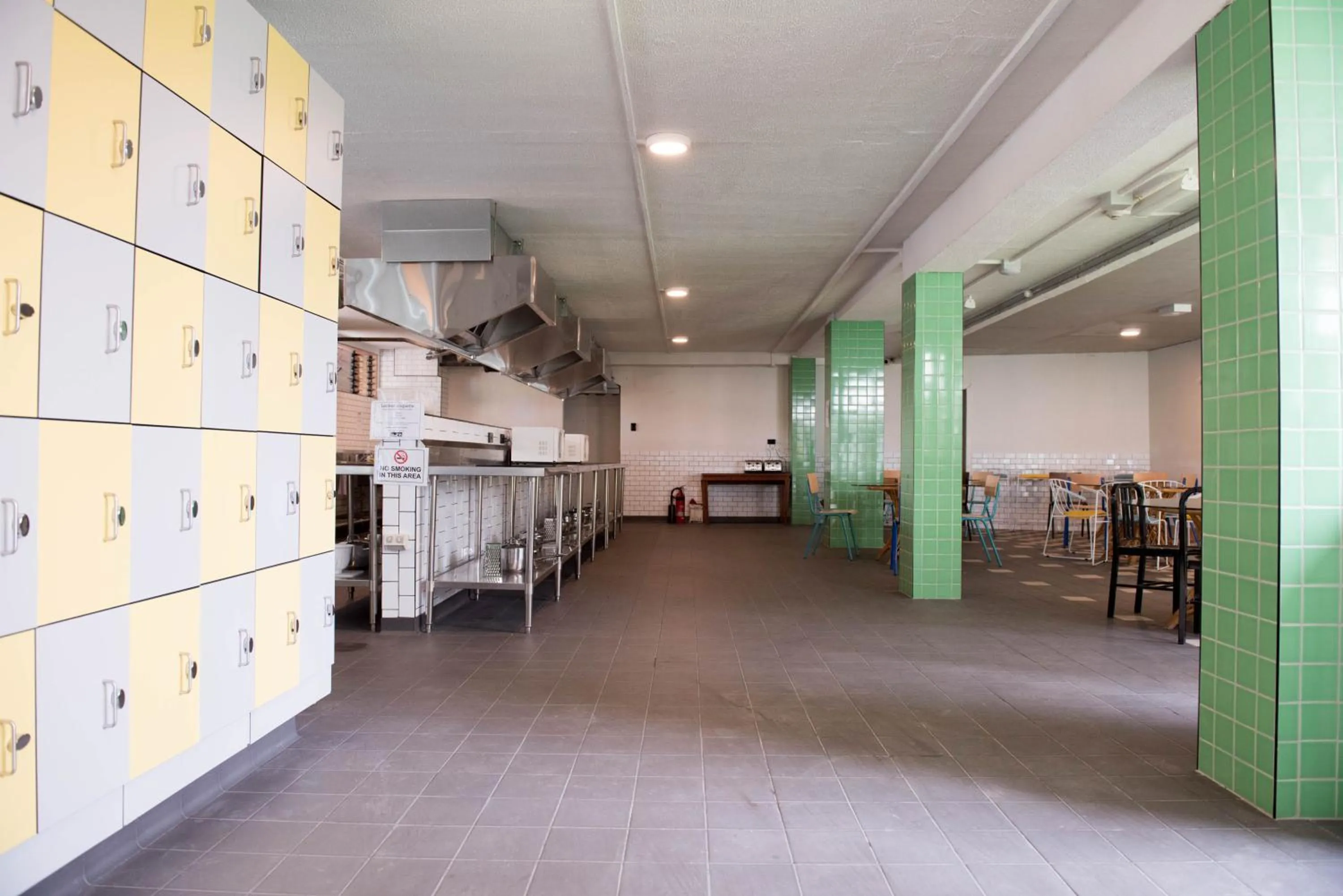 Coffee/tea facilities in Bunk Surfers Paradise International Backpacker Hostel