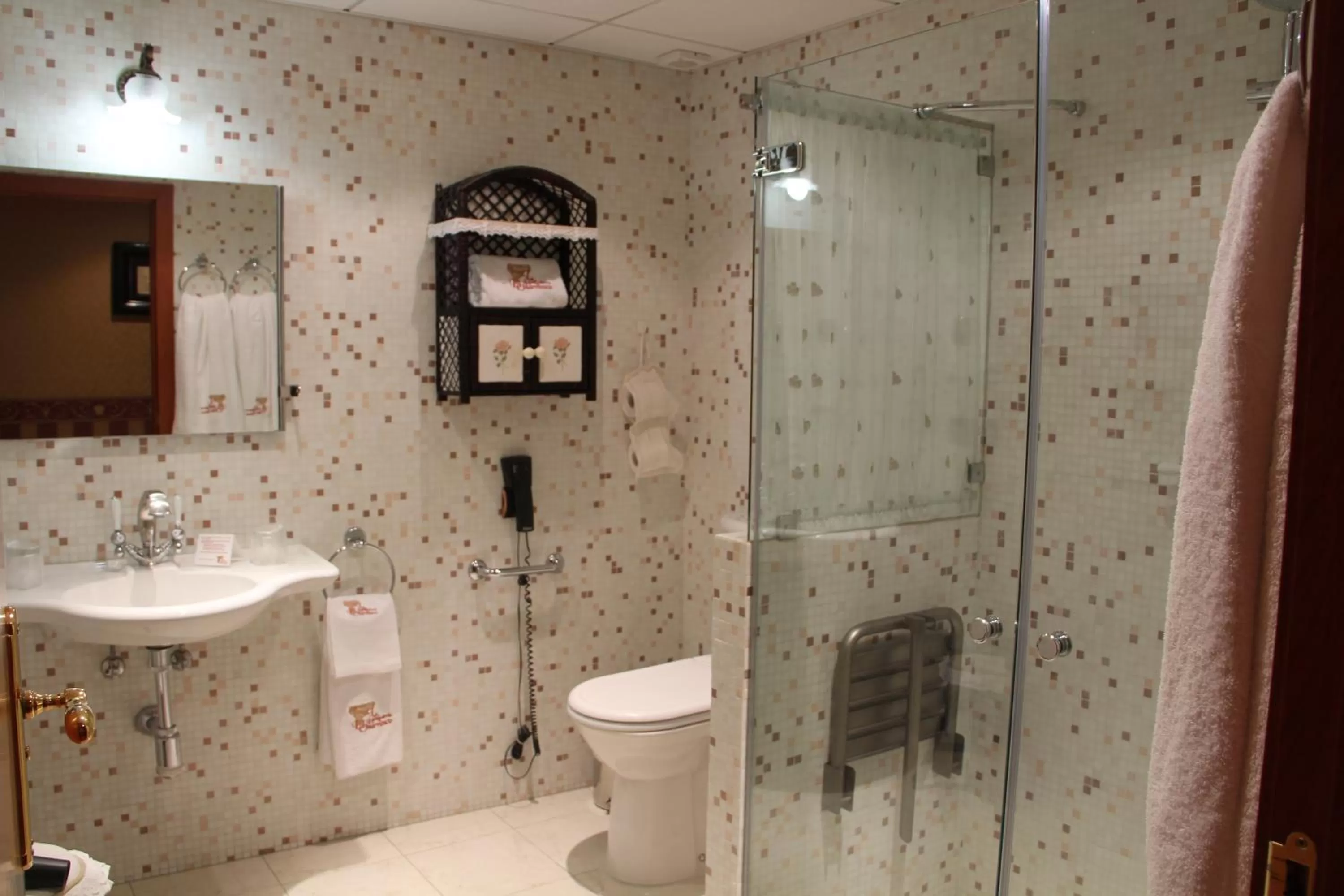 Bathroom in La Llave de la Judería Hotel Boutique