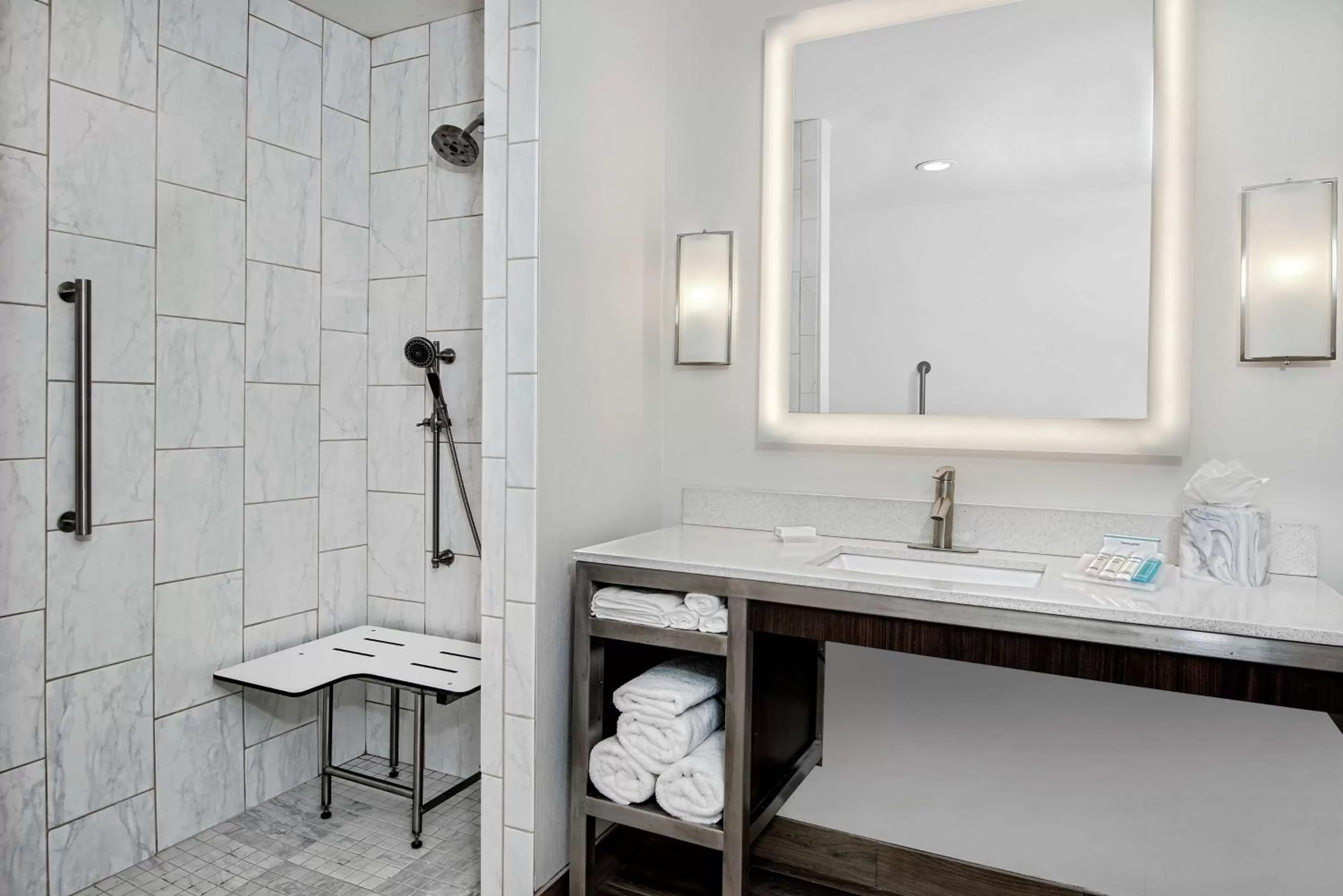 Bathroom in Hilton Garden Inn San Marcos