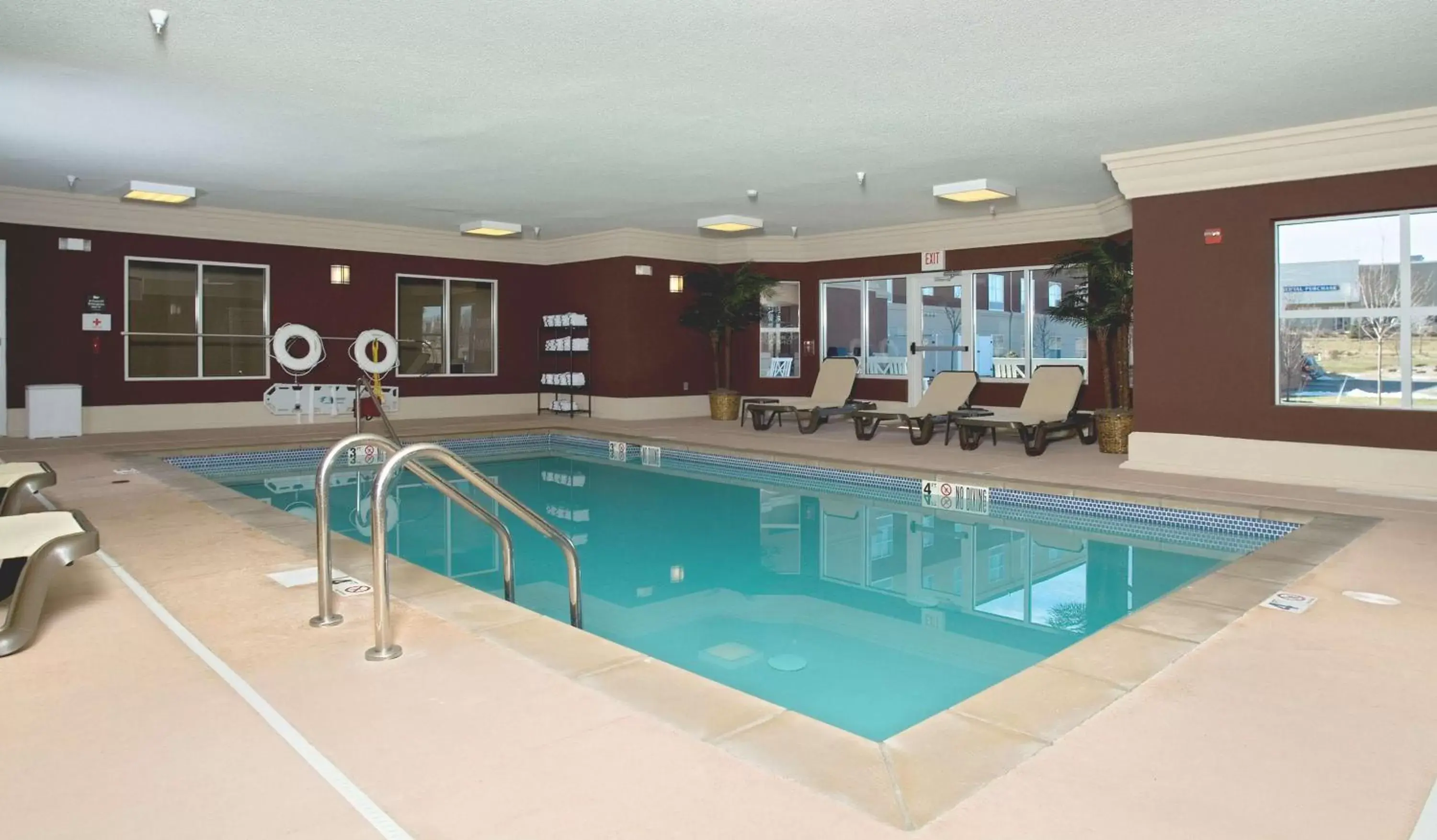 Pool view, Swimming Pool in Homewood Suites by Hilton Bloomington