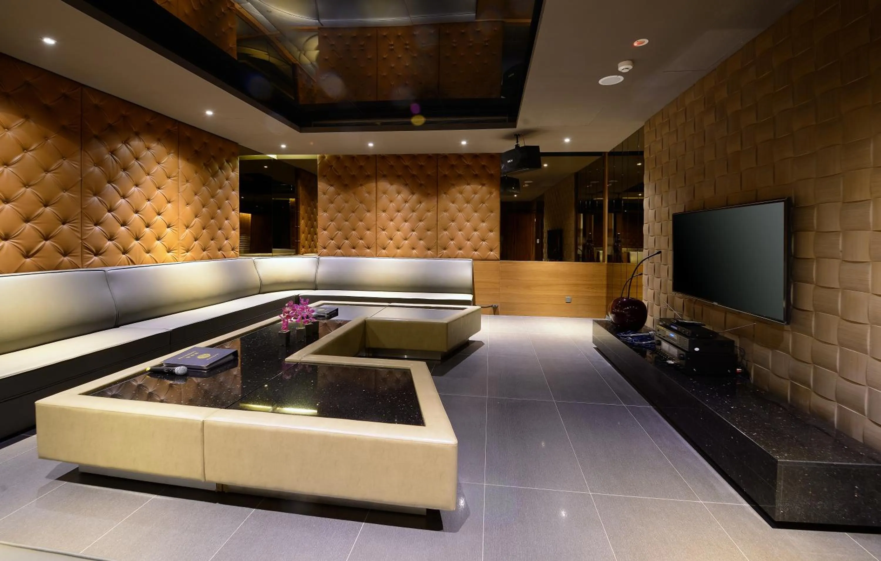 Living room in Hualien Holiday Hotel