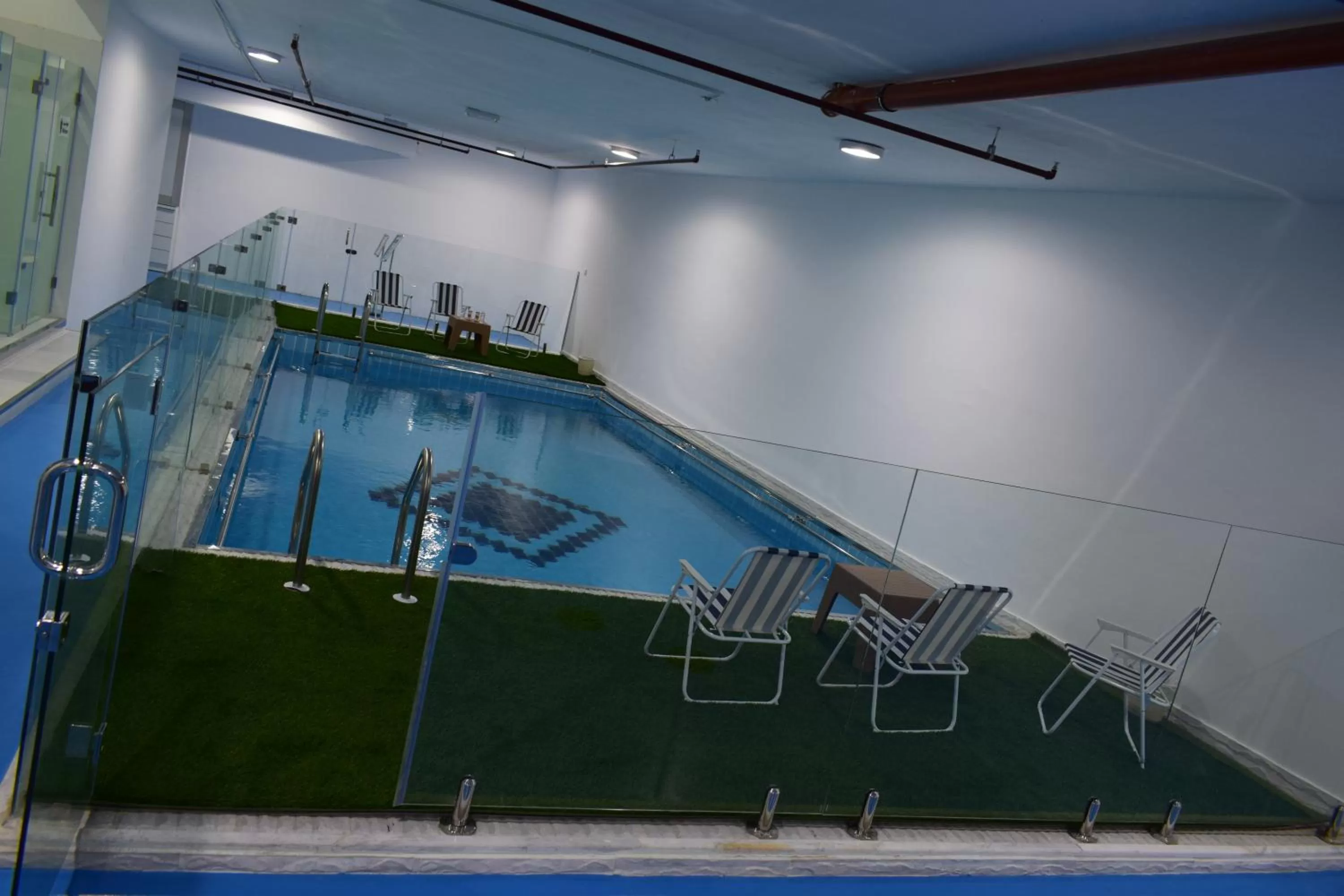 Swimming Pool in Atlantis Suites Hotel