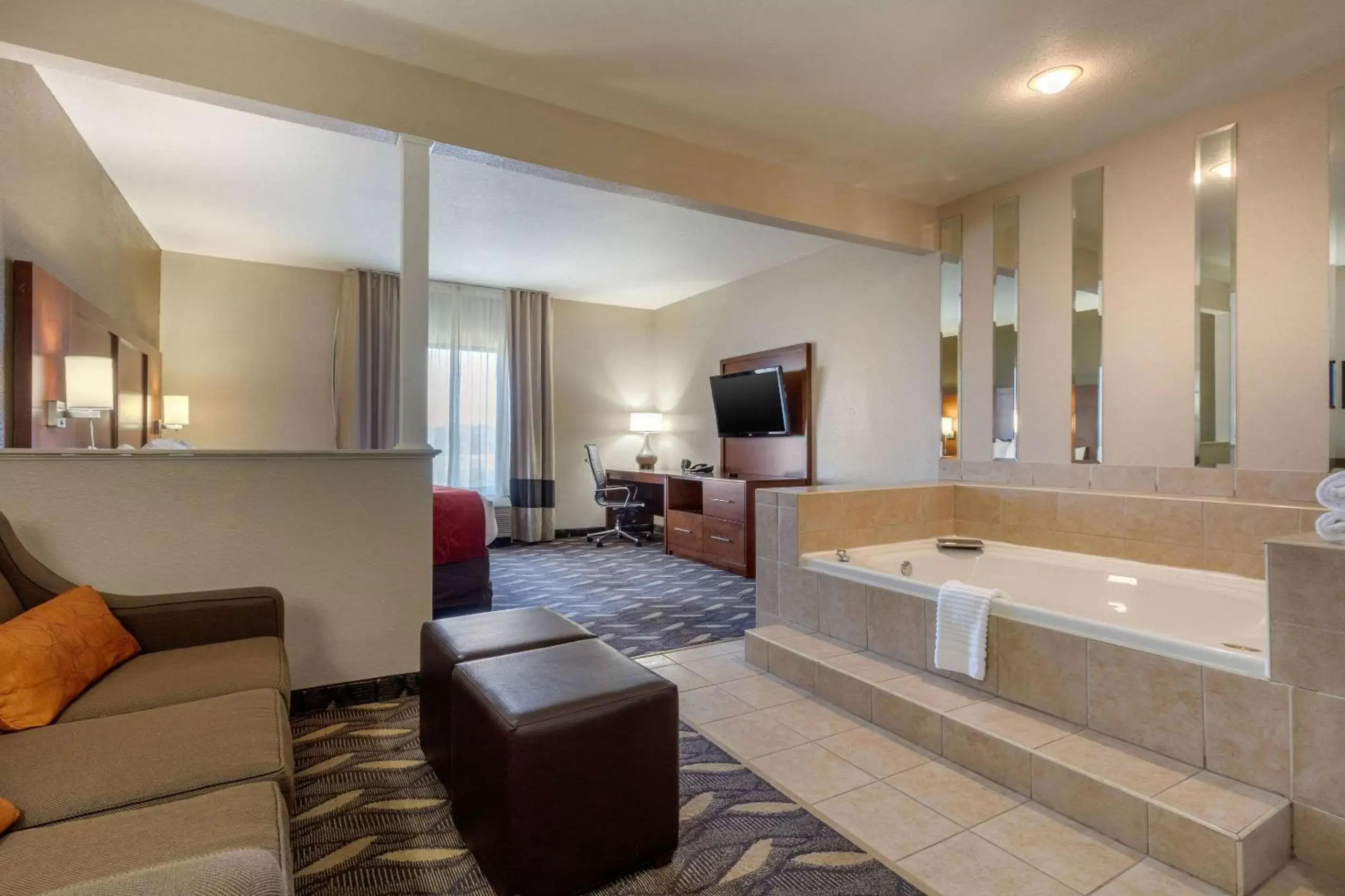 Bedroom, Seating Area in Comfort Suites Rolla