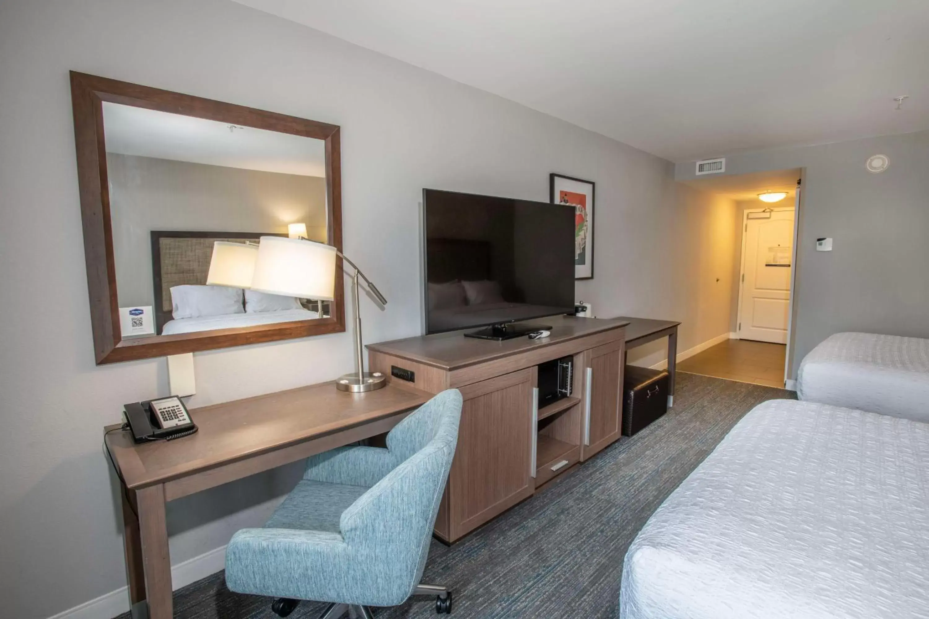 Bedroom, TV/Entertainment Center in Hampton Inn & Suites - Cincinnati/Kenwood, OH