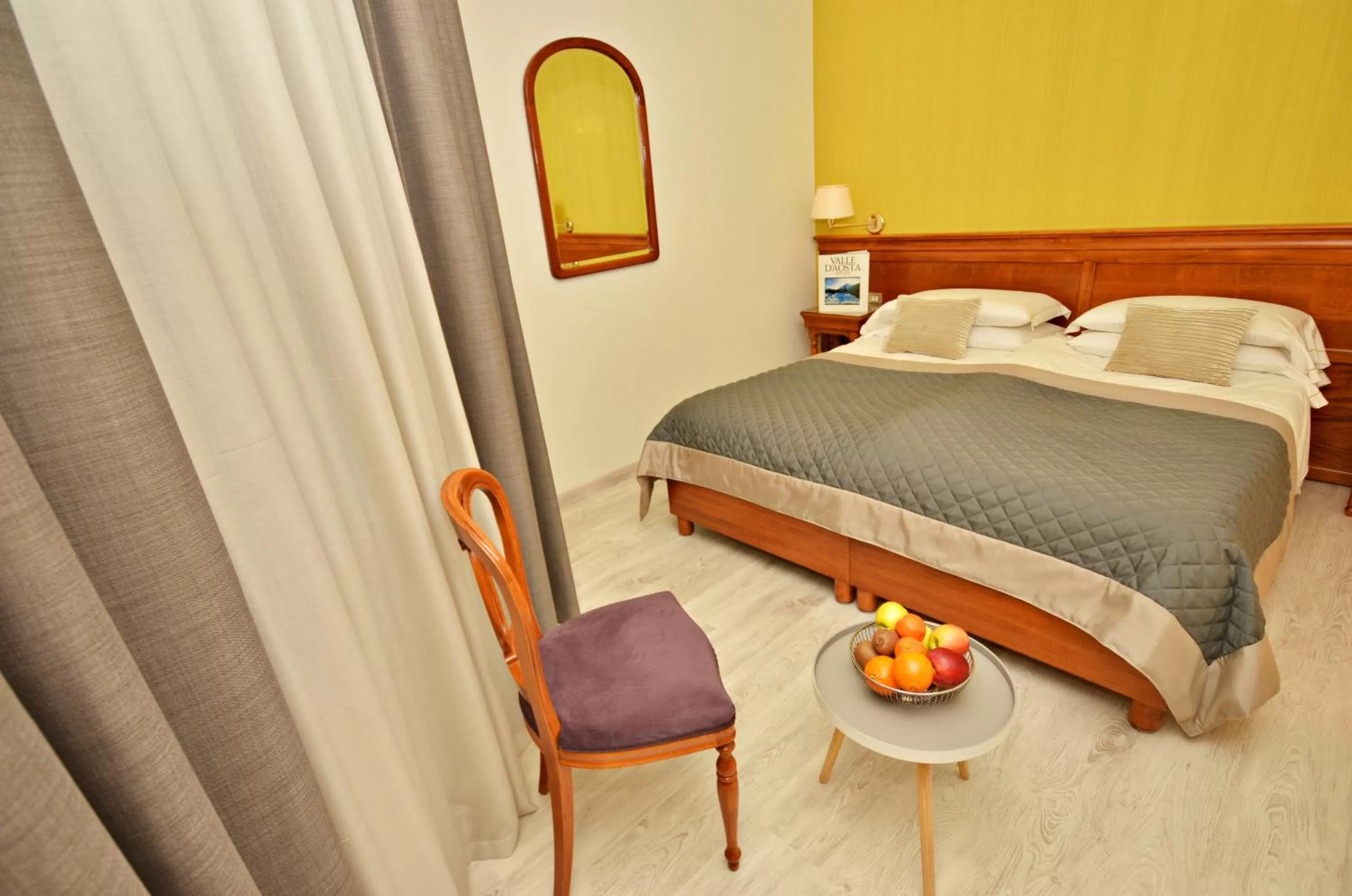 Photo of the whole room, Bed in Hotel Diana Jardin et Spa