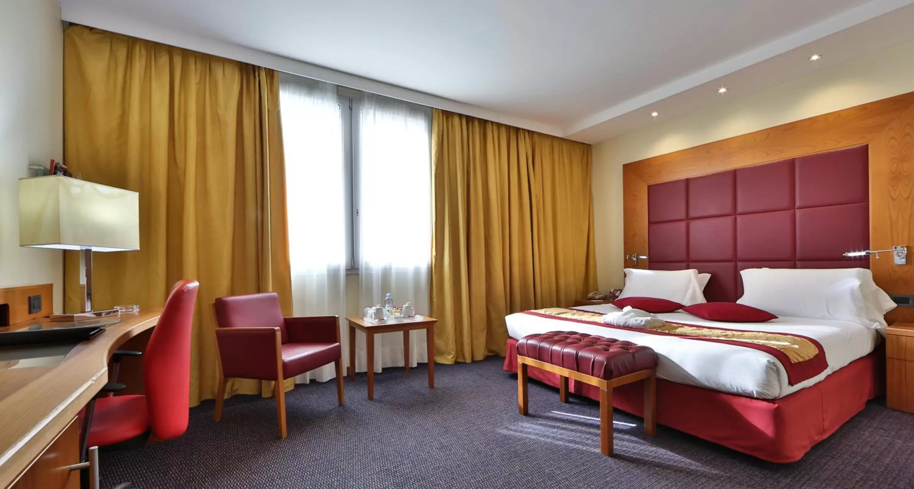 Photo of the whole room, Bed in Crowne Plaza Venice East, an IHG Hotel