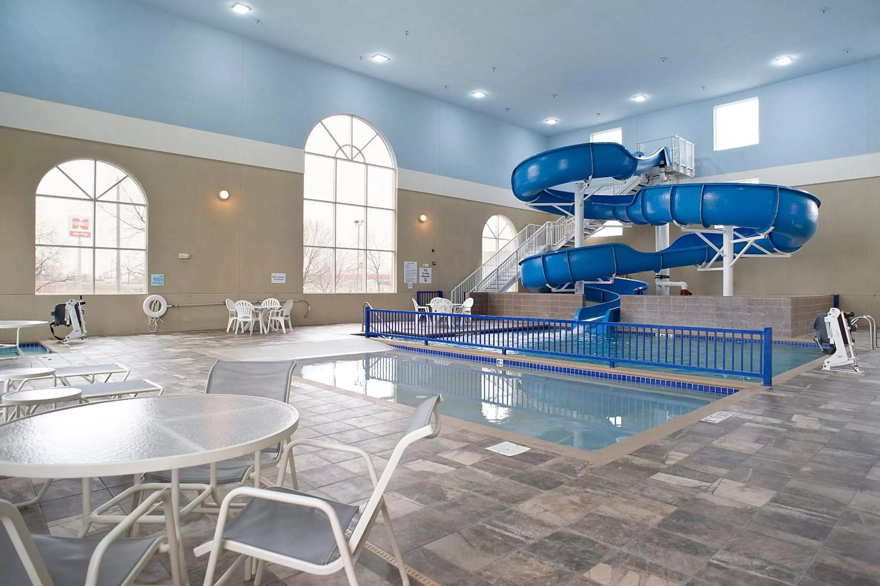 Swimming pool in Holiday Inn Express Hotel & Suites Brookings, an IHG Hotel