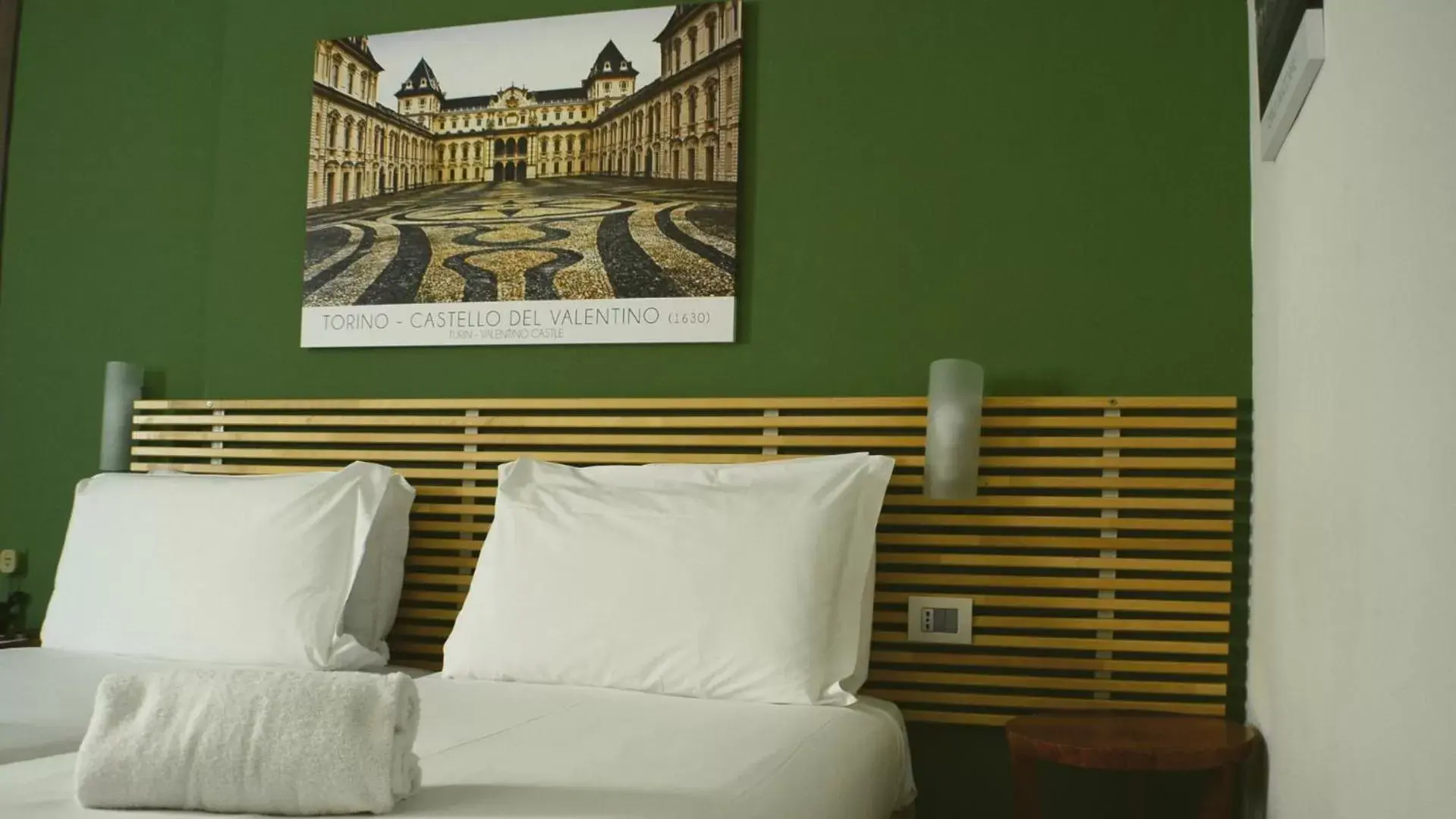 Bed in Best Quality Hotel Gran Mogol