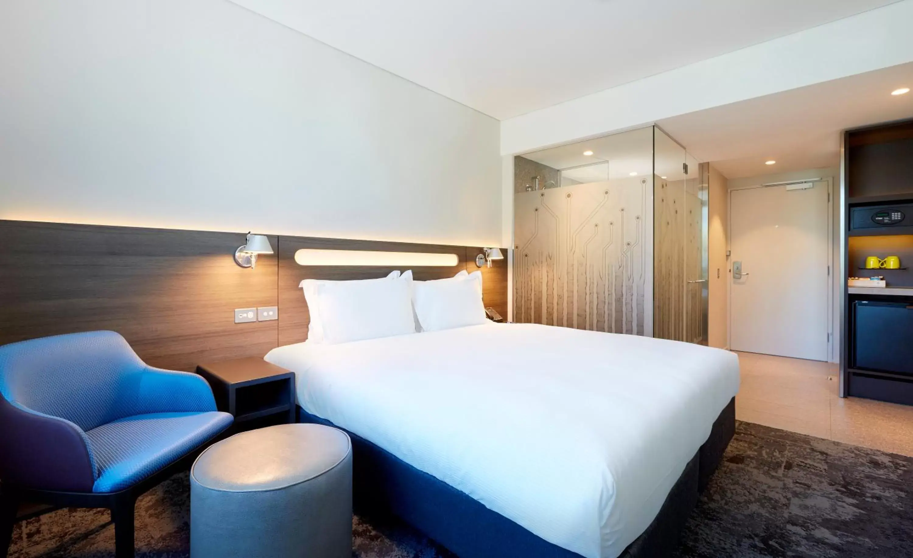 Photo of the whole room, Bed in Holiday Inn Express Sydney Macquarie Park, an IHG Hotel