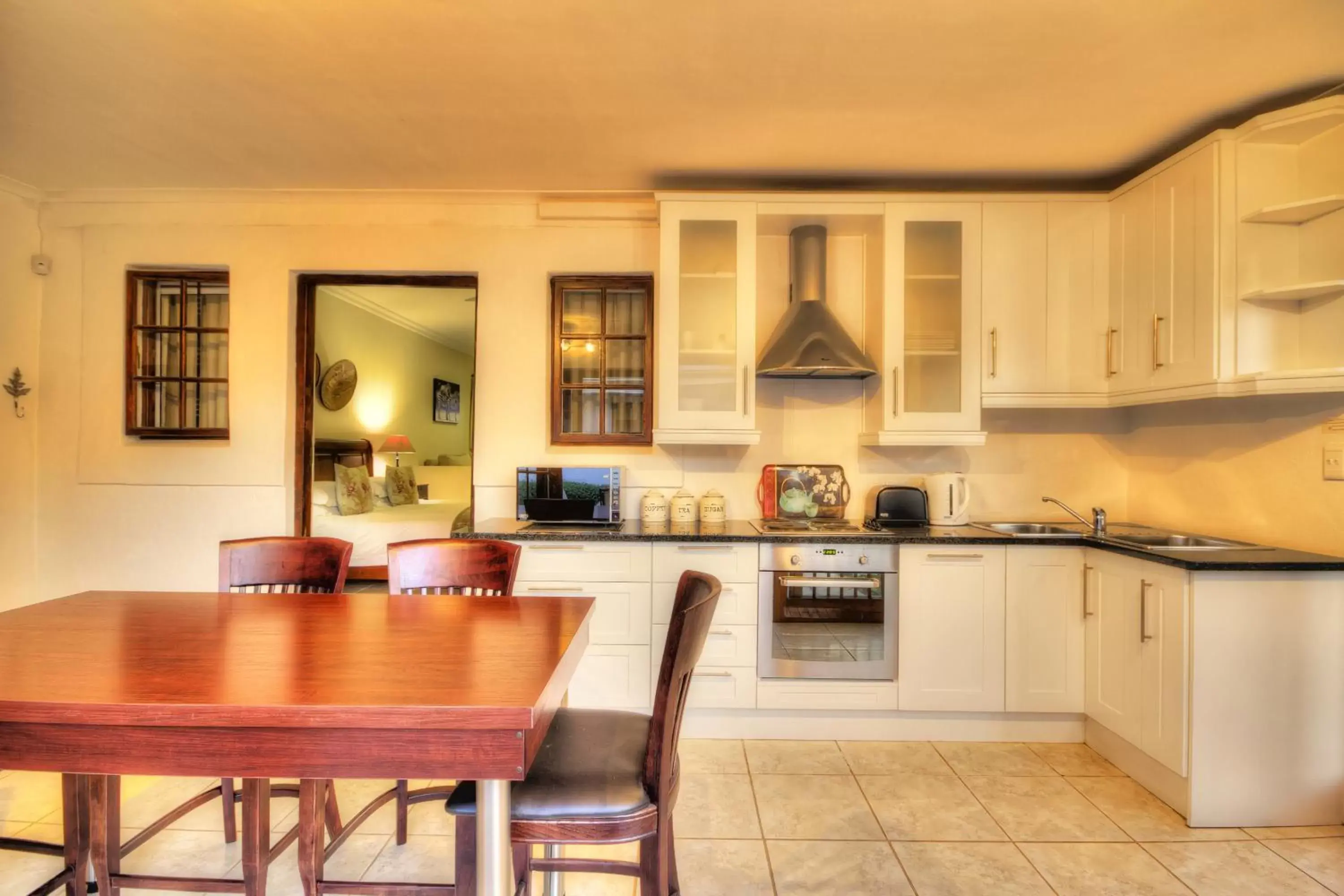 Kitchen or kitchenette, Kitchen/Kitchenette in Nut Grove Manor Boutique Hotel