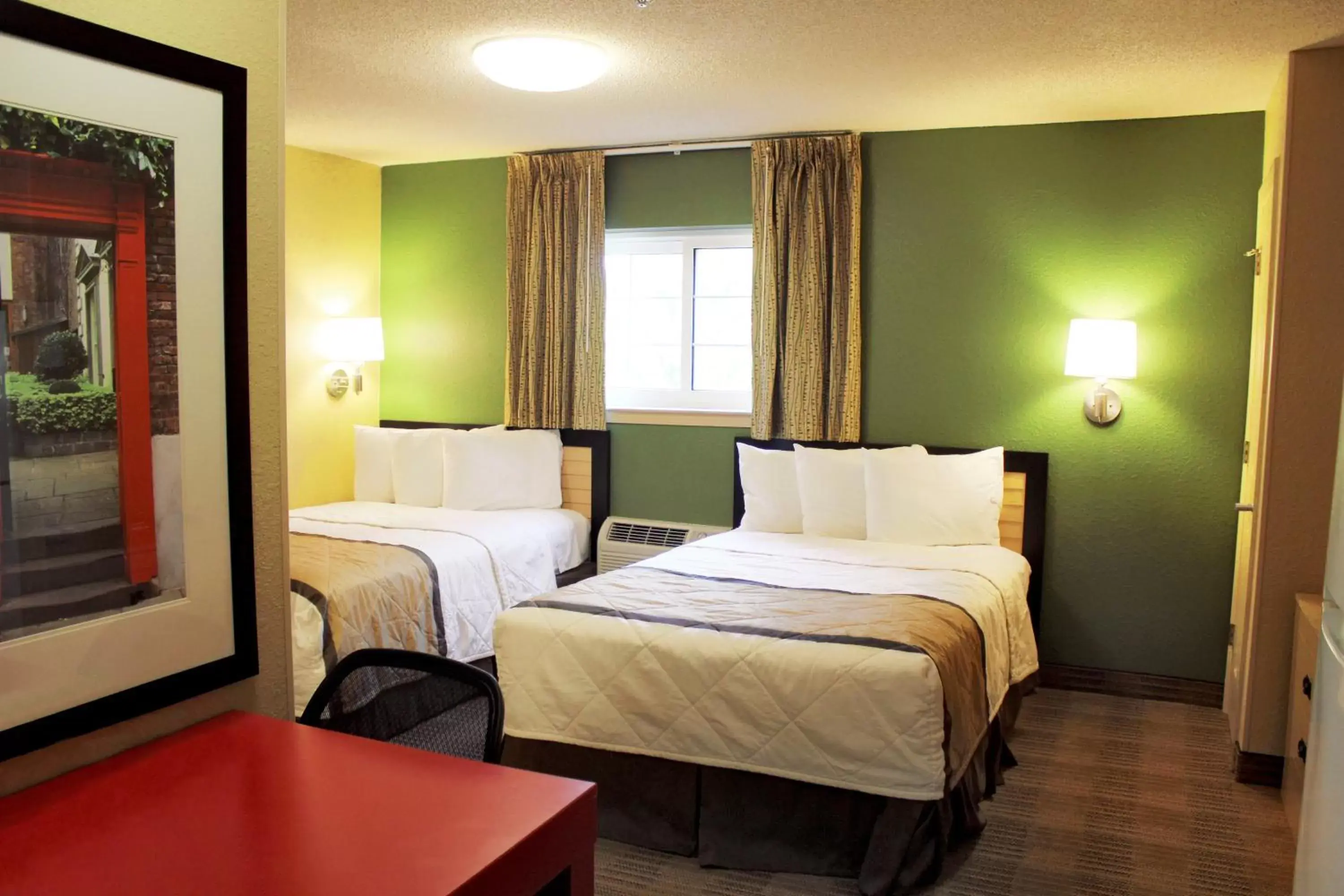 Bed in Extended Stay America Suites - Chesapeake - Greenbrier Circle