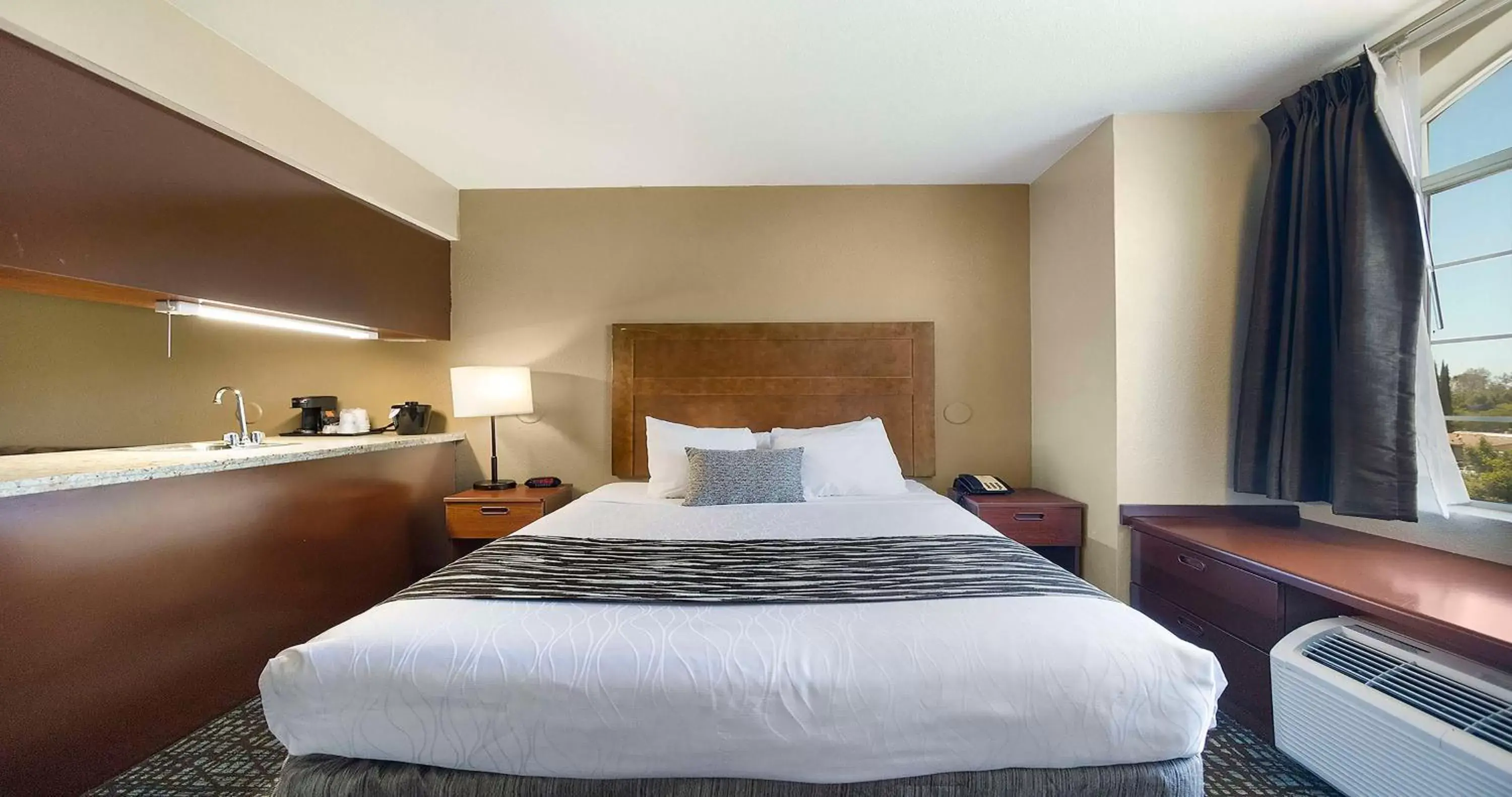 Photo of the whole room, Bed in SureStay Plus Hotel by Best Western Rocklin