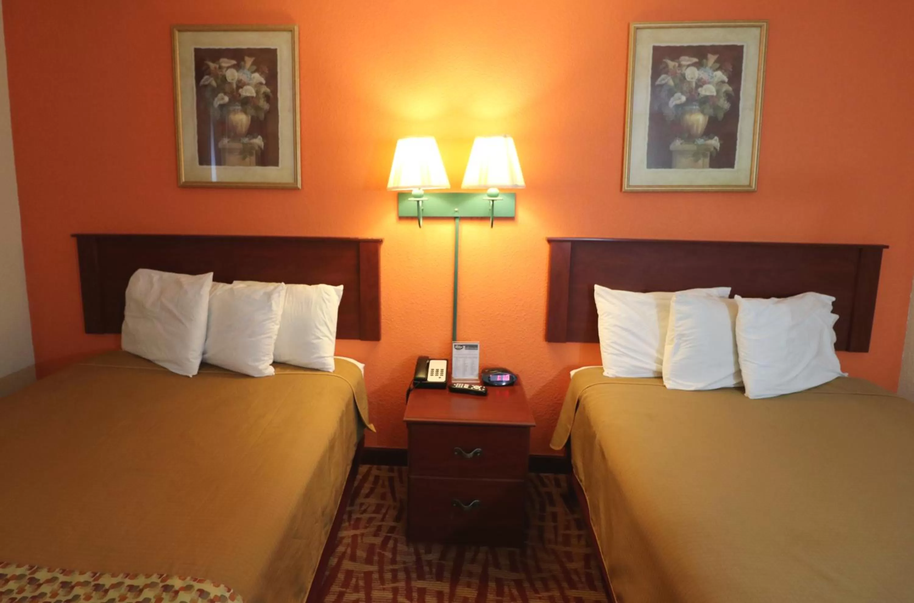 Bedroom, Bed in Jefferson Inn Dandridge