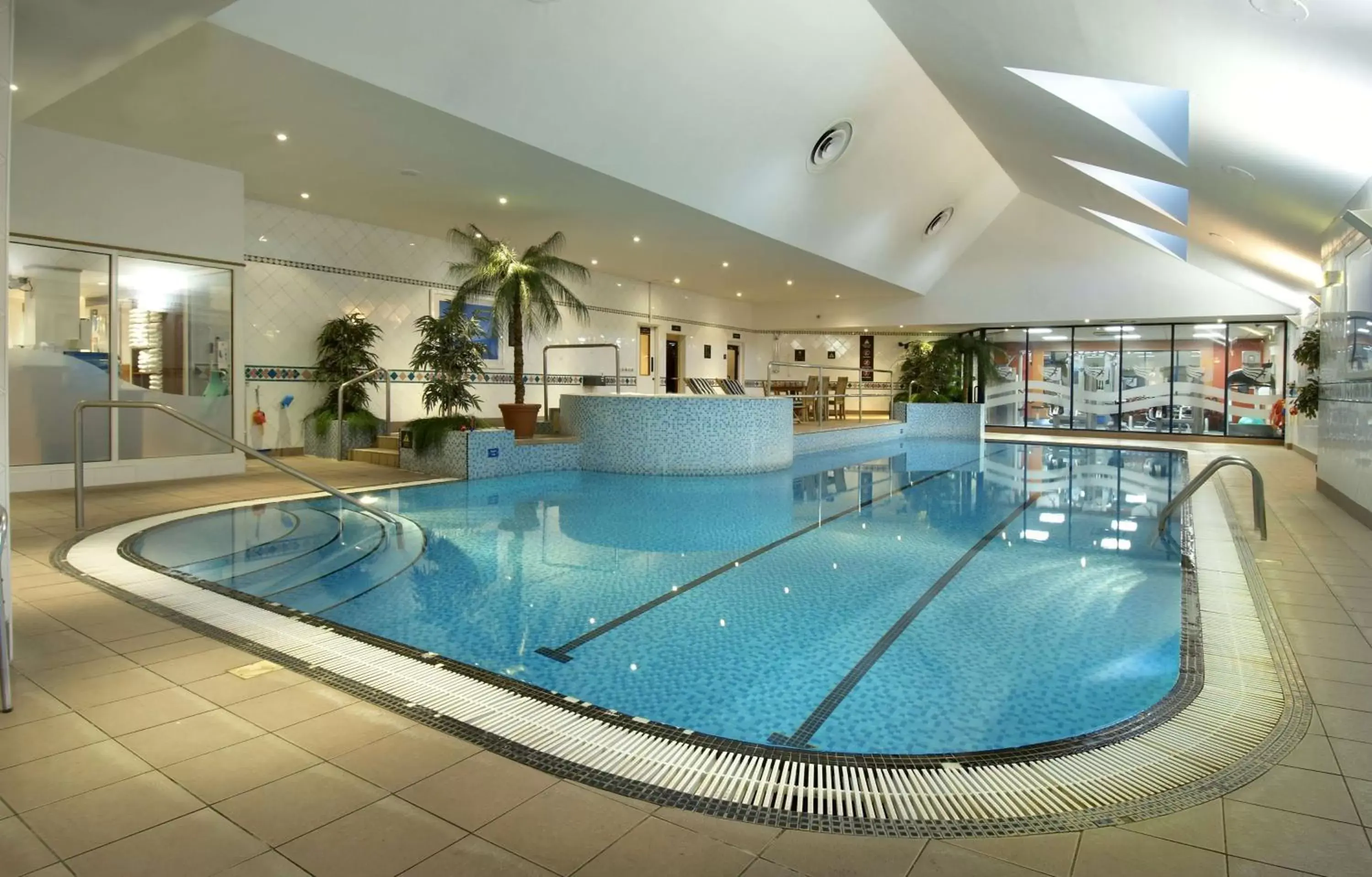 Pool view, Swimming Pool in Hilton East Midlands Airport