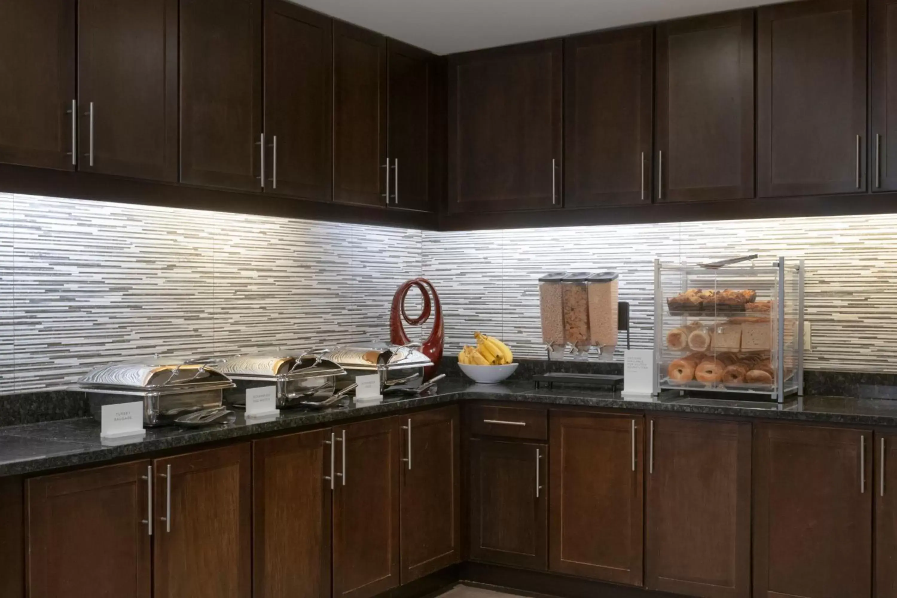 Breakfast, Kitchen/Kitchenette in Residence Inn by Marriott Orangeburg