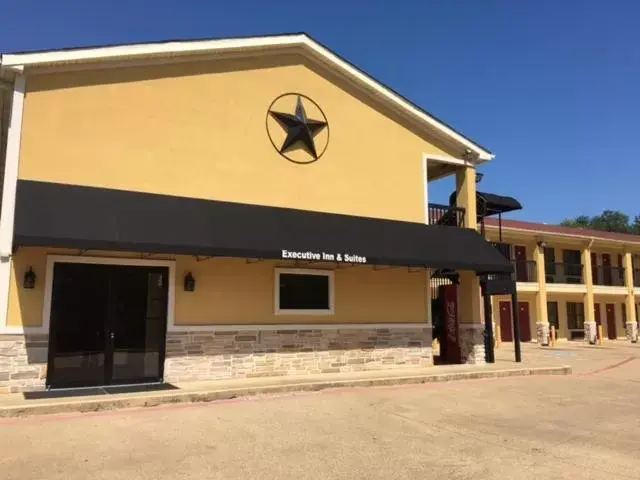 Facade/Entrance in Executive Inn and Suites Longview