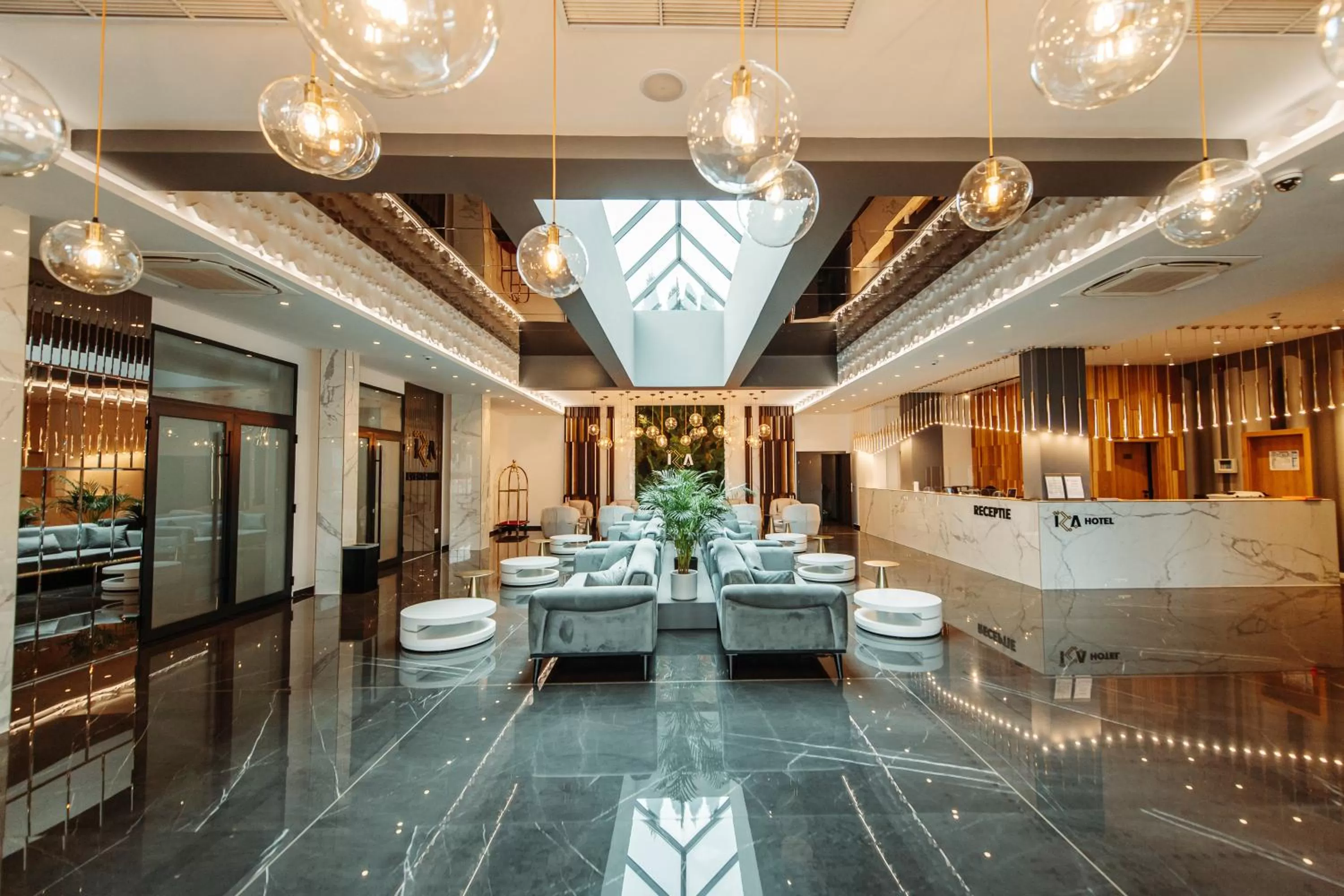 Lobby or reception, Restaurant/Places to Eat in Iza Hotel