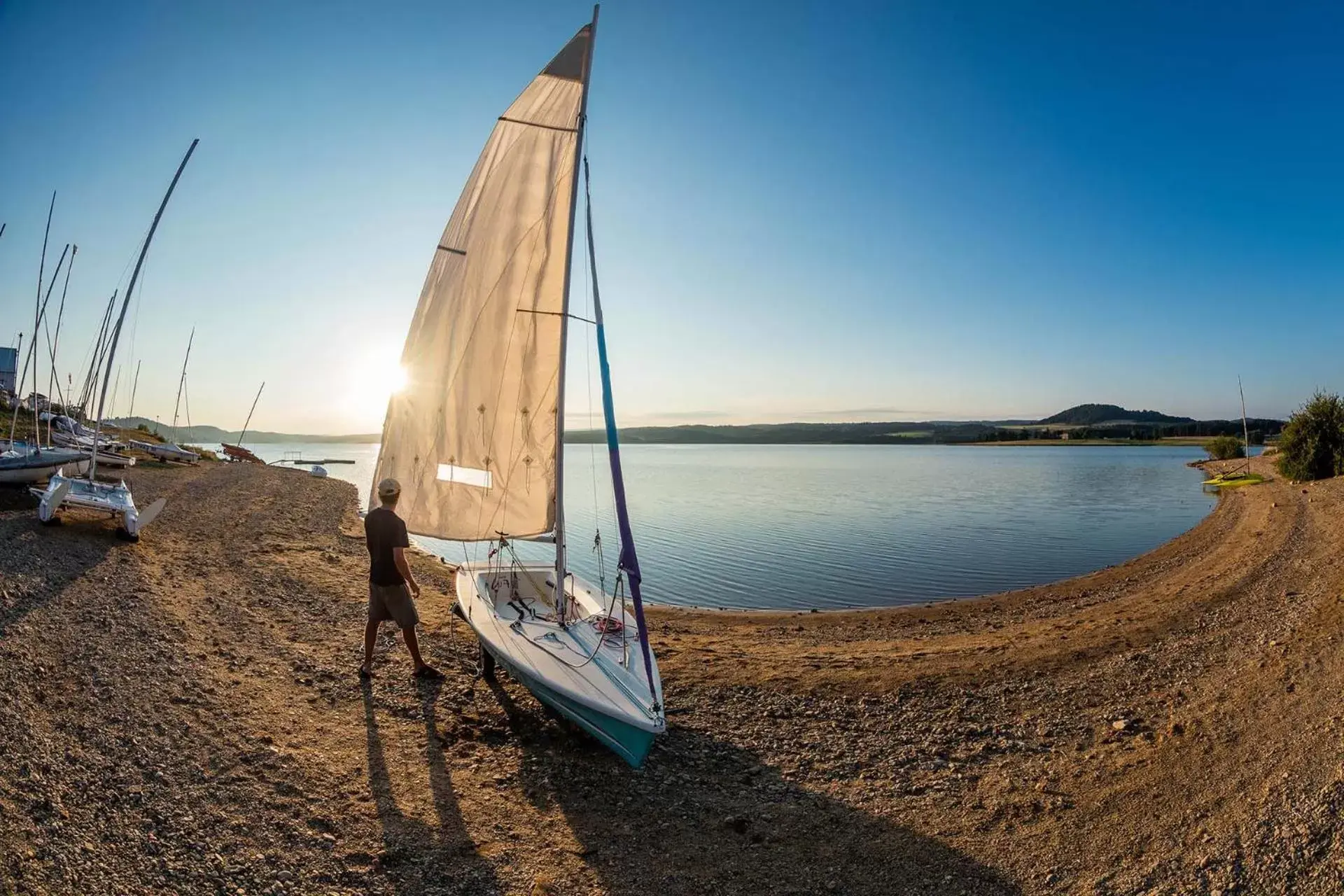 Windsurfing in Les Terrasses Du Lac