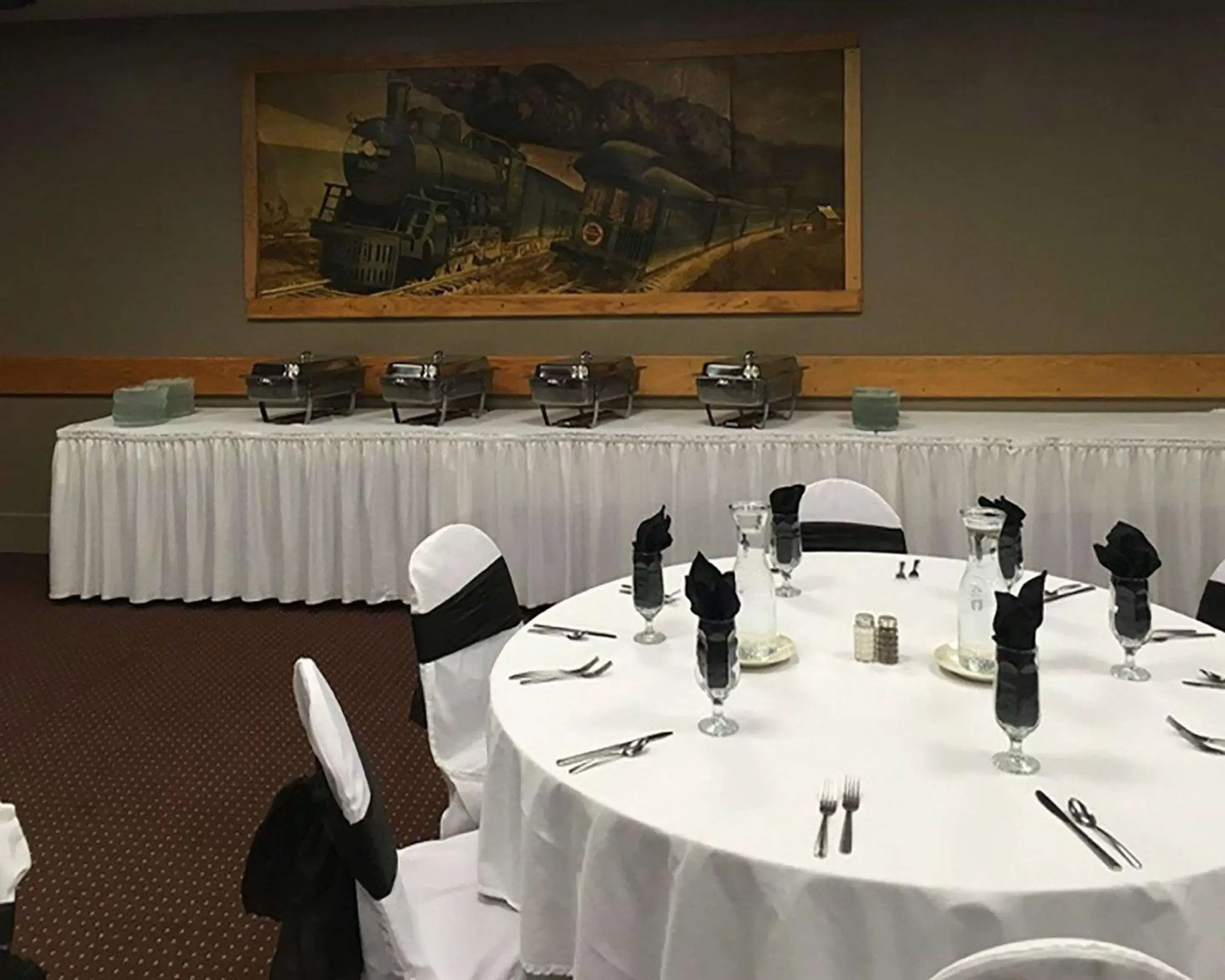Meeting/conference room, Restaurant/Places to Eat in Quality Inn