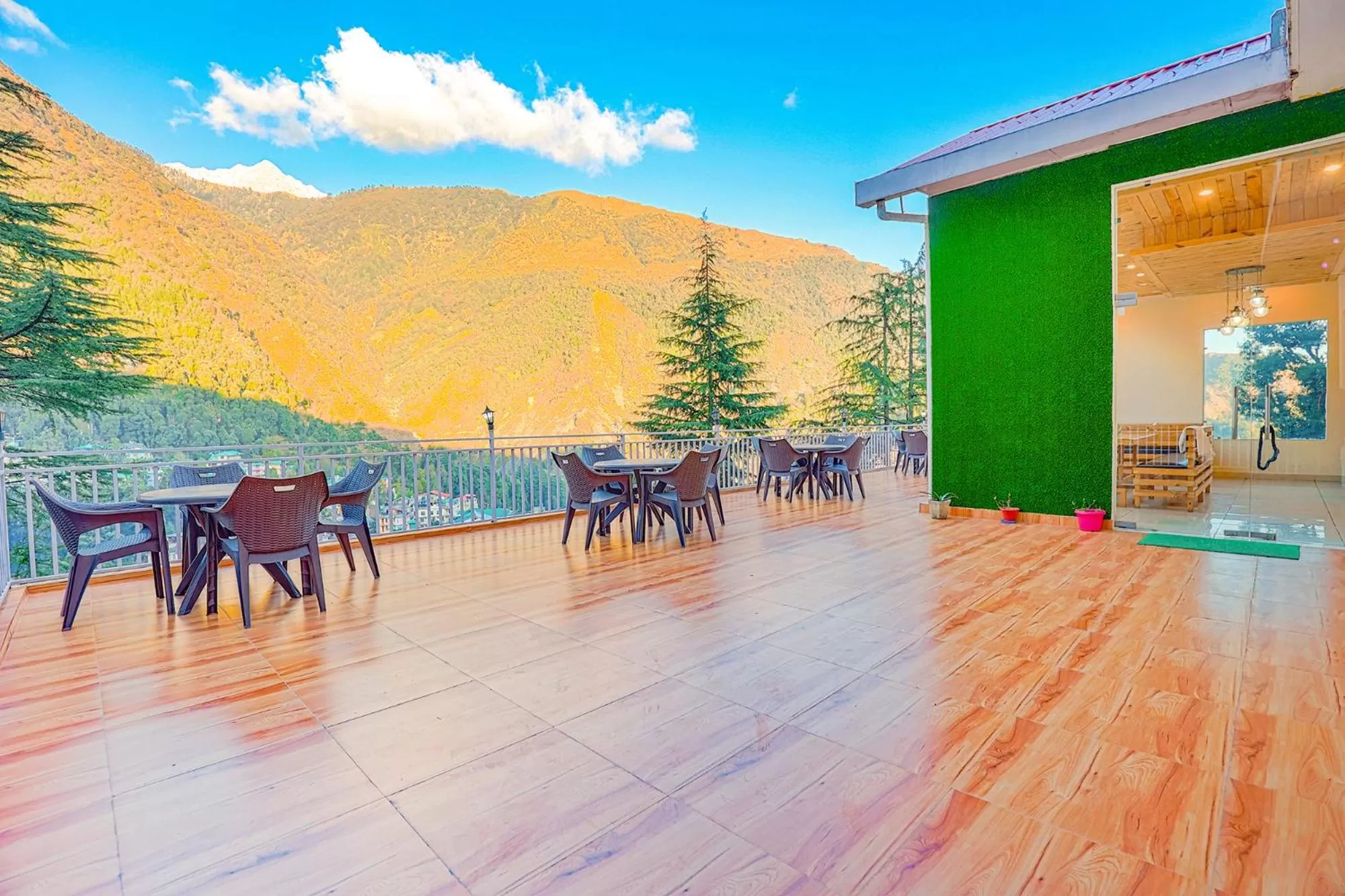 Restaurant/places to eat in FabHotel Green Origins