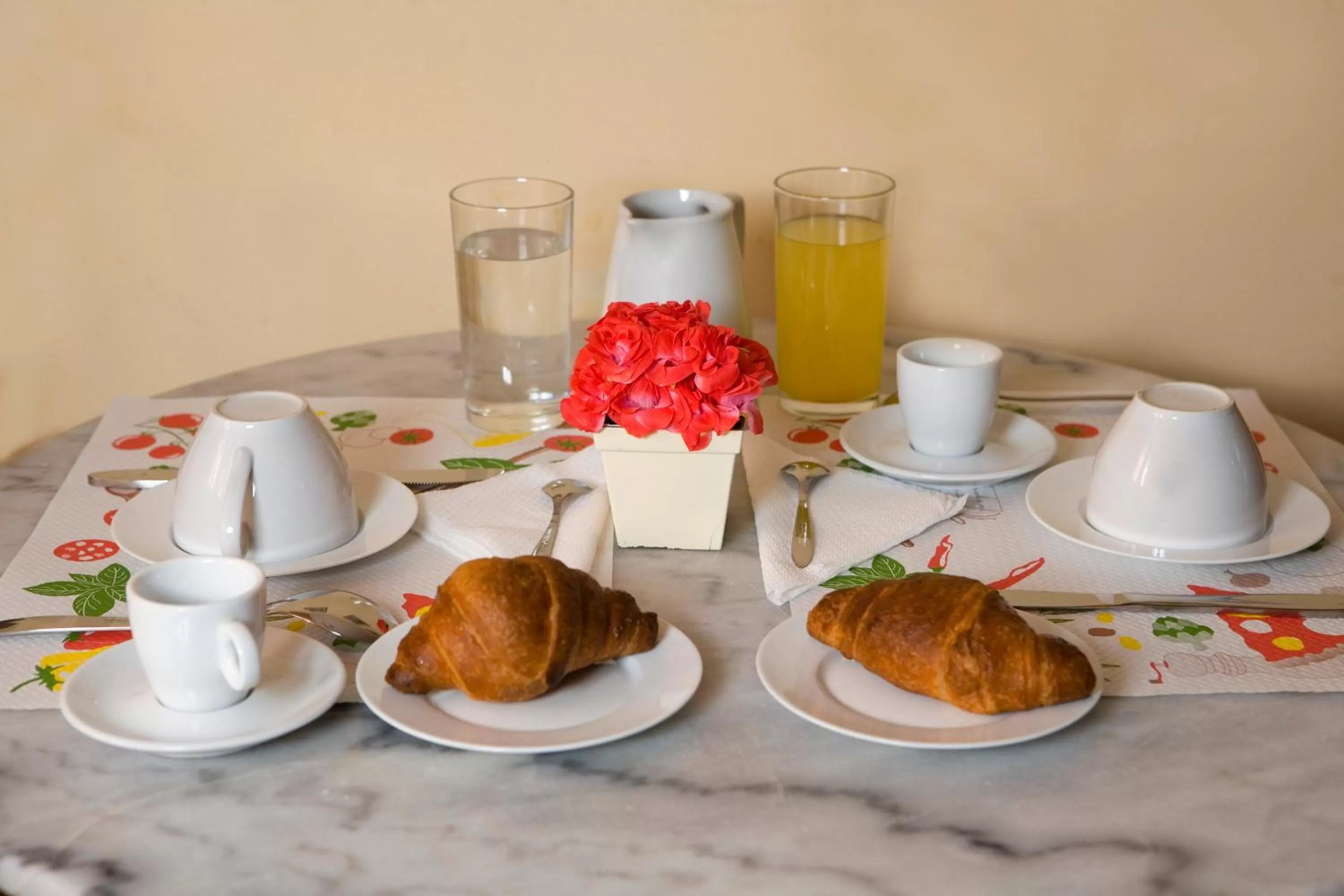 Food and drinks in Hotel Cineholiday