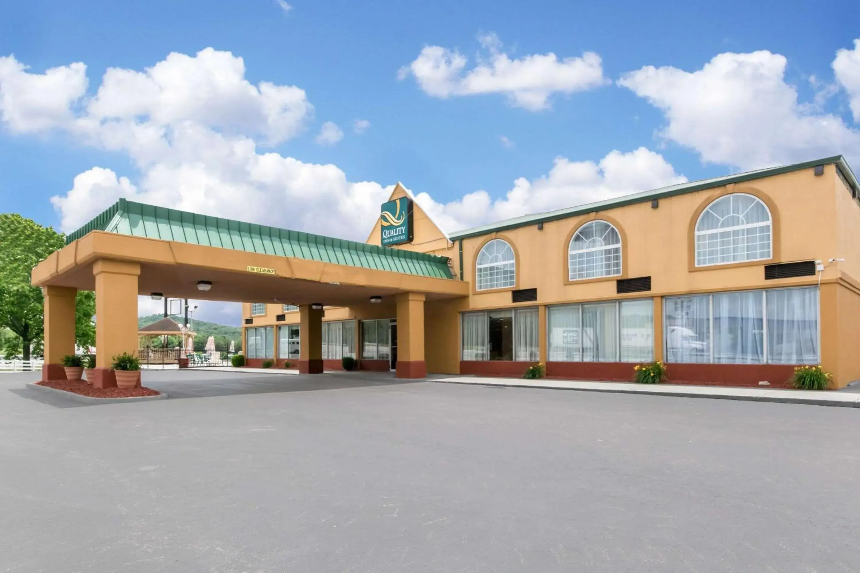 Property Building in Quality Inn & Suites - Horse Cave