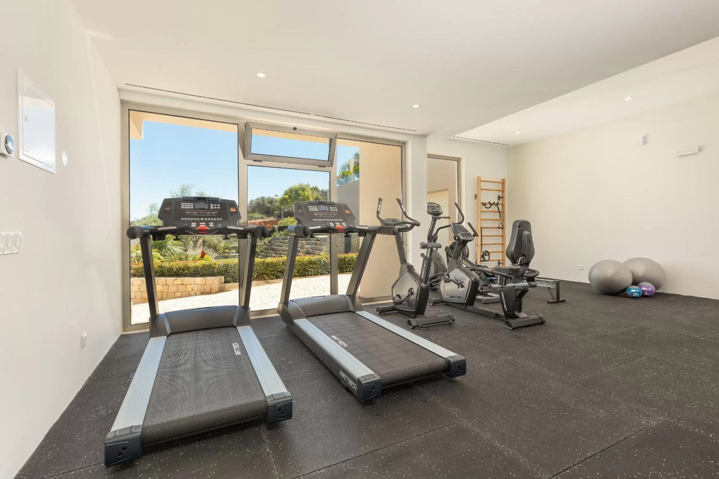 Fitness centre/facilities in Caneiros Luxury House & Suites