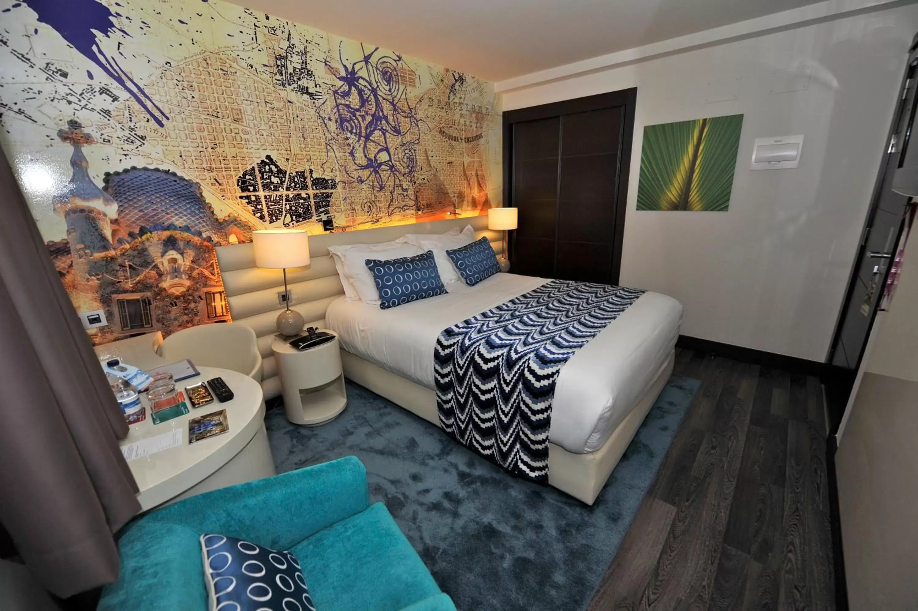 Photo of the whole room, Bed in Hotel Indigo Barcelona - Plaza Catalunya, an IHG Hotel