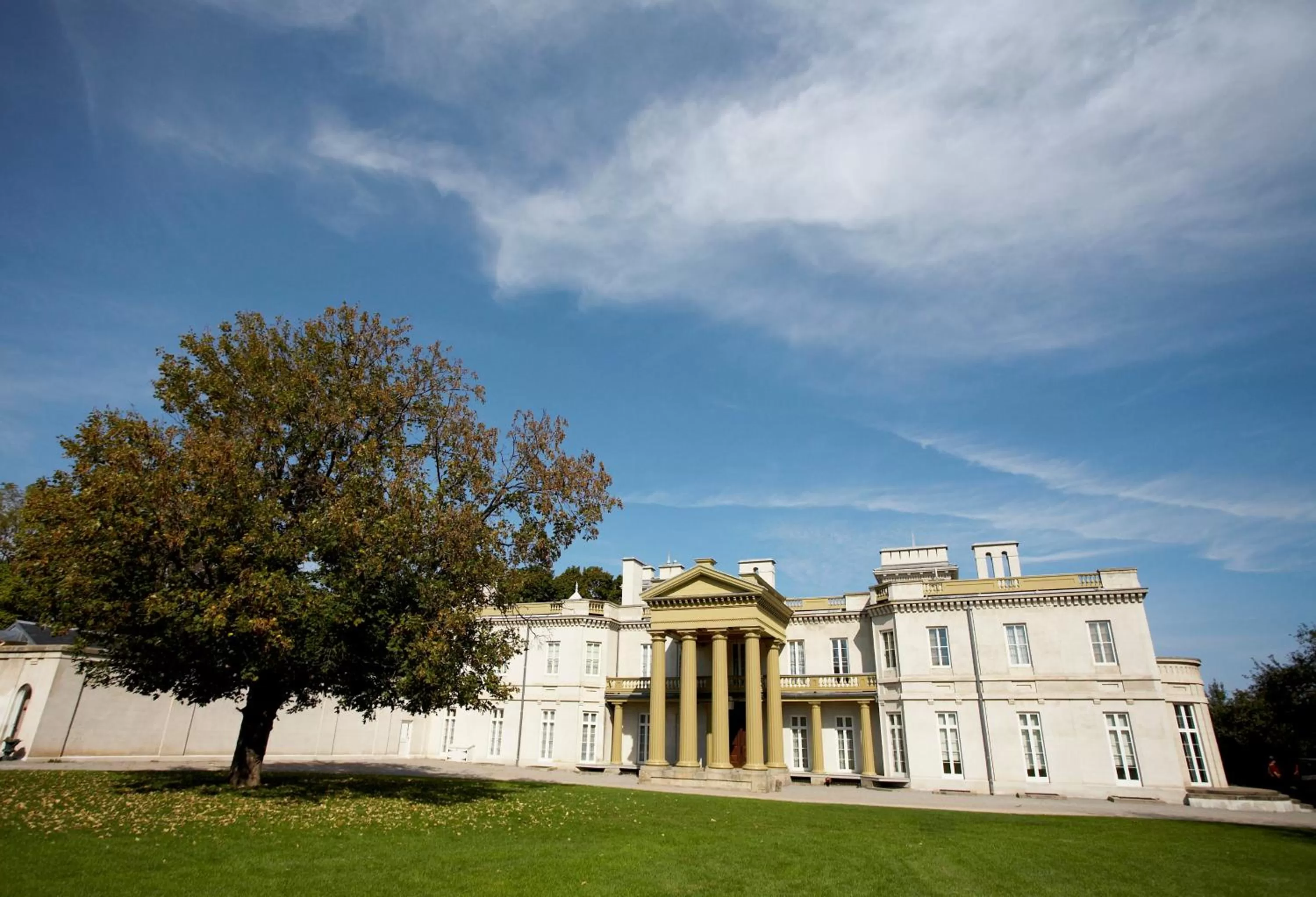 Area and facilities in Staybridge Suites Hamilton - Downtown by IHG