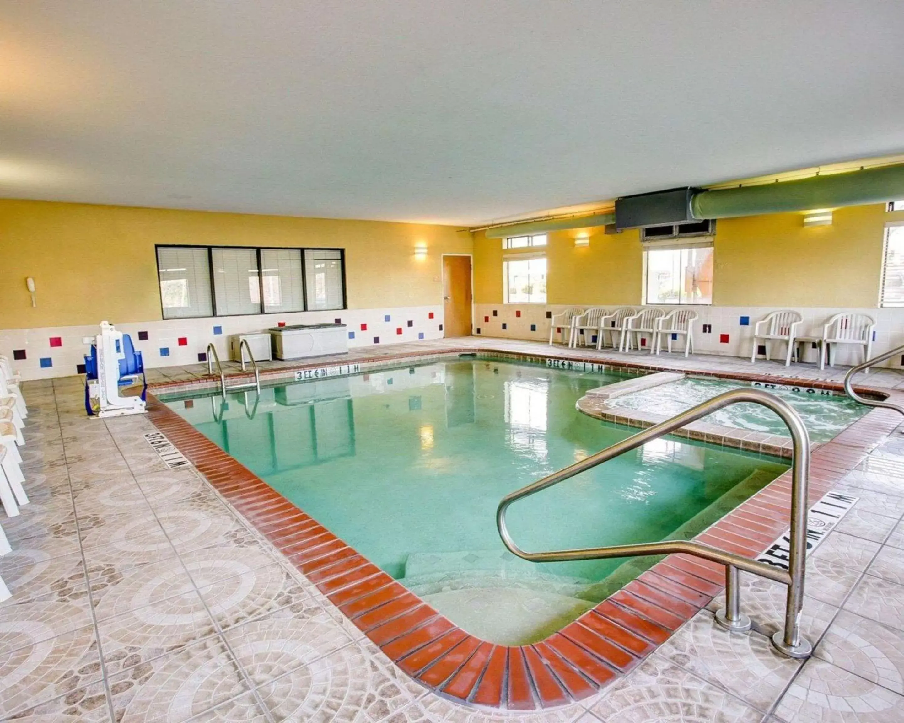 On site, Swimming Pool in Comfort Suites Brenham