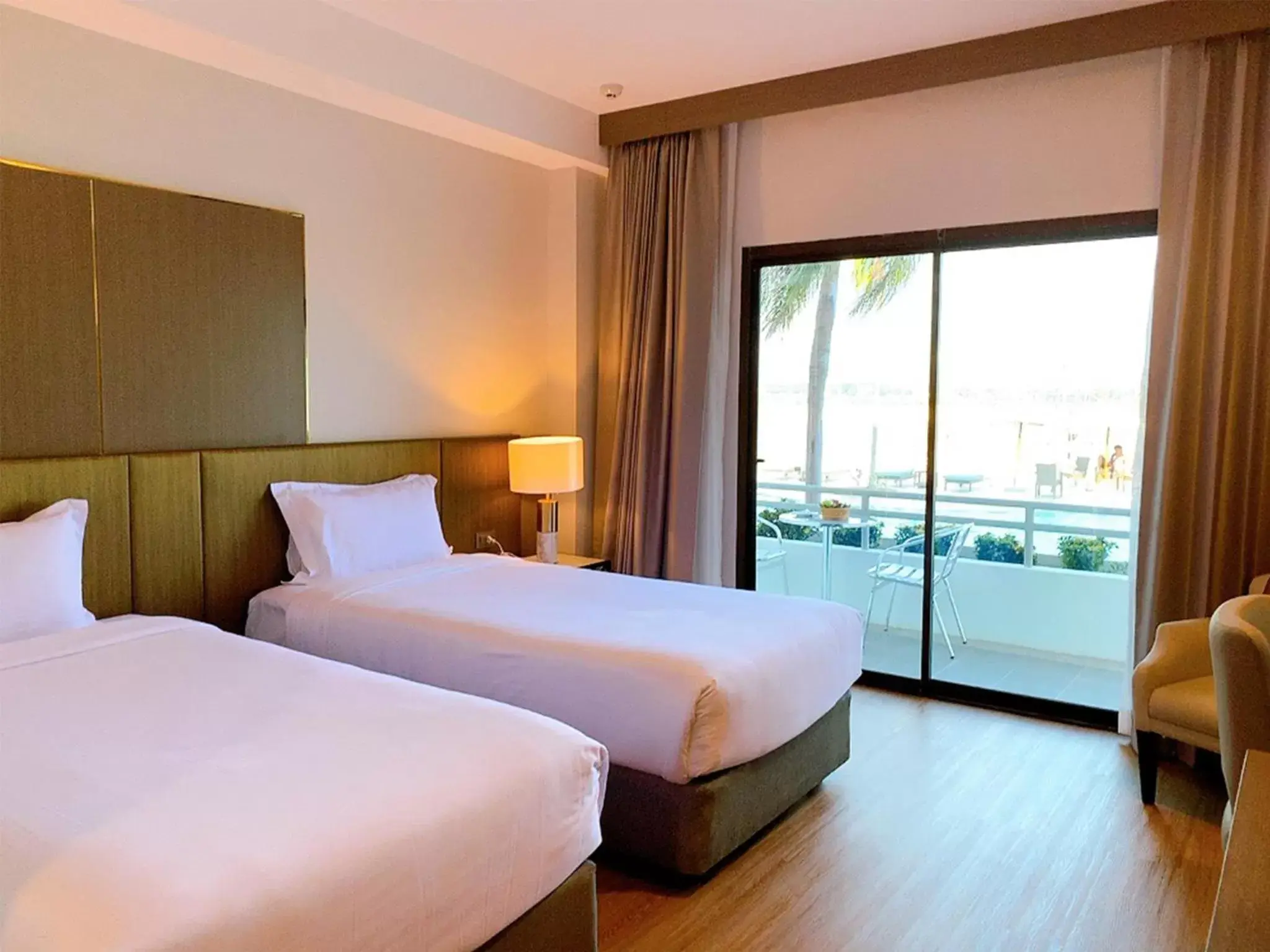 Balcony/Terrace, Bed in Fortune River View Hotel Nakhon Phanom