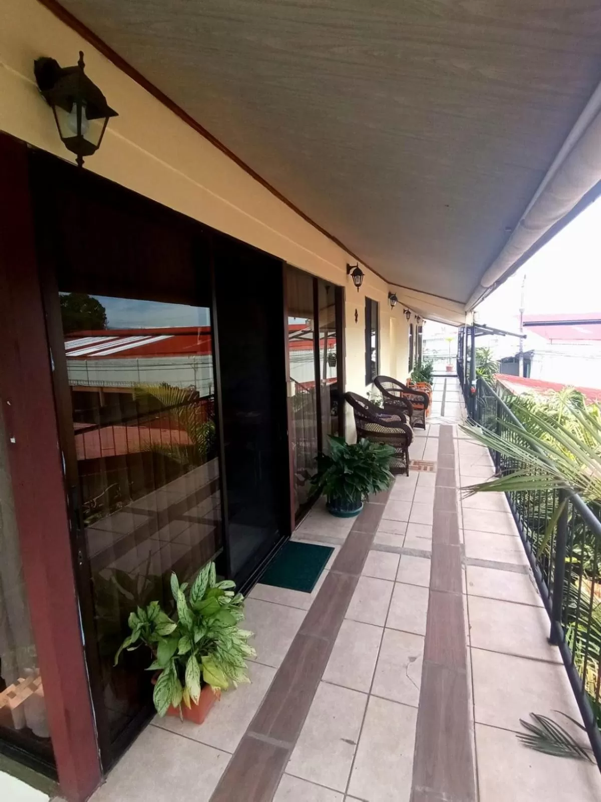 Facade/entrance in Nirvana Apartament Hostal