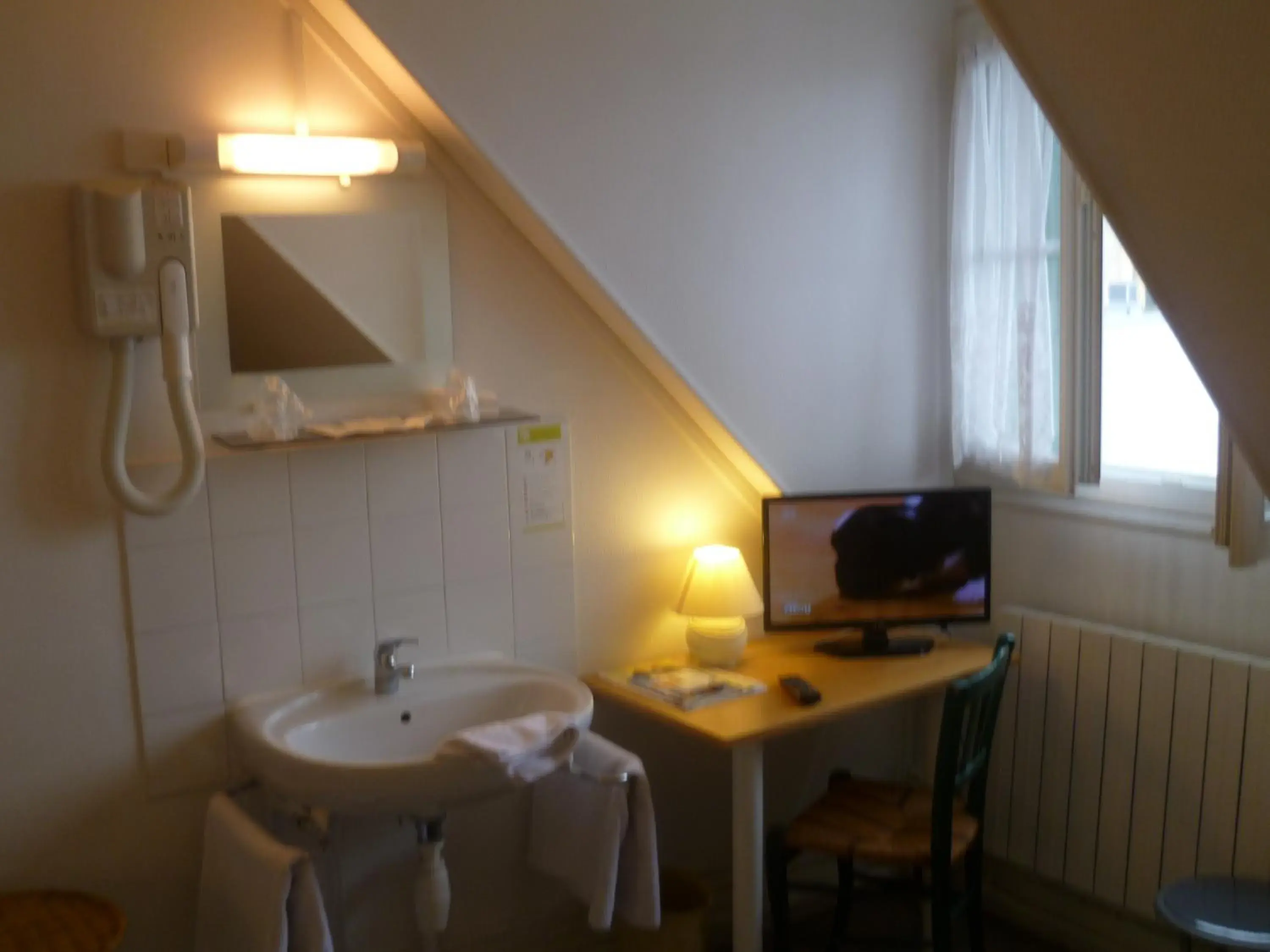 Bedroom, TV/Entertainment Center in Hôtel Beauséjour