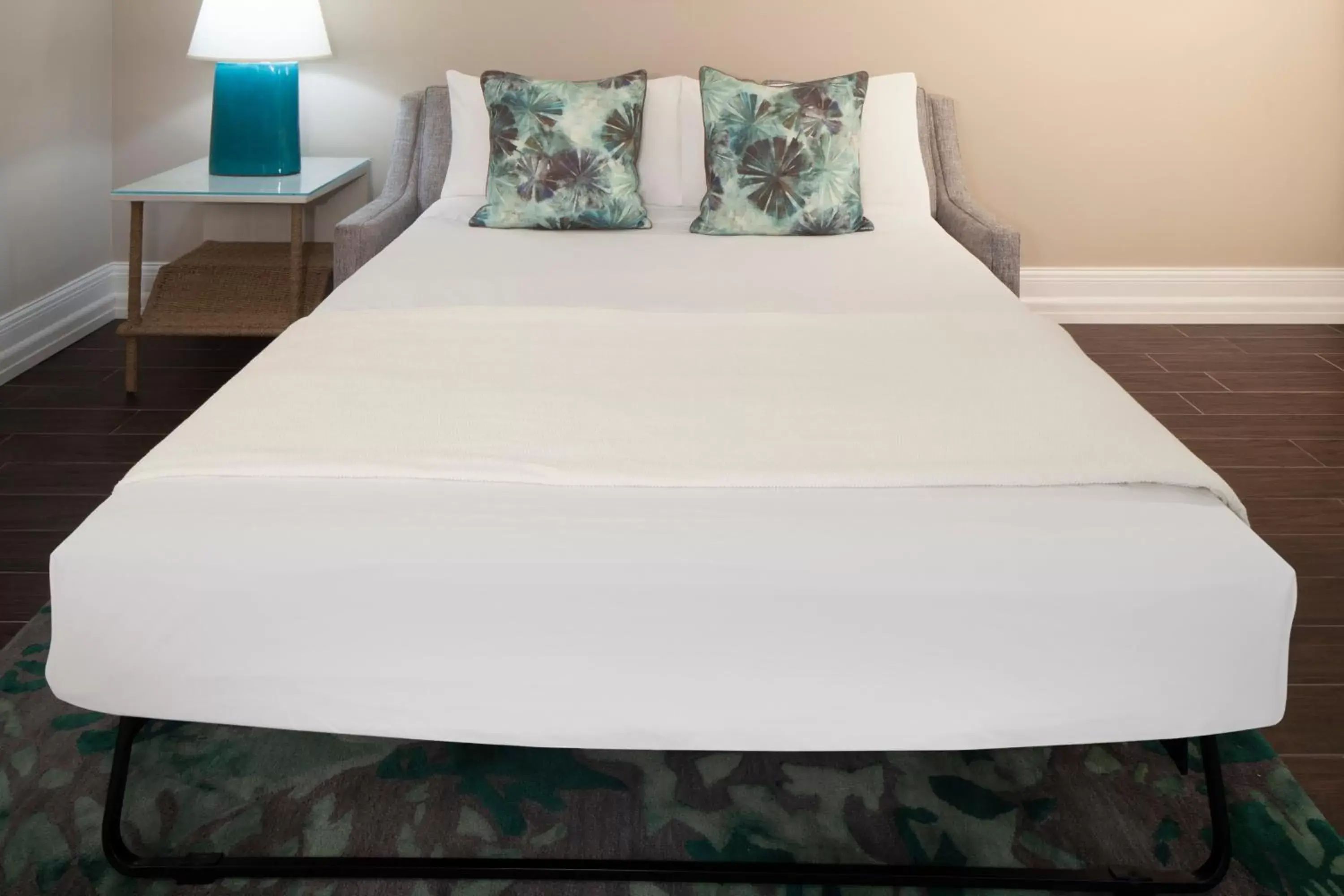 Bed in Pier House Resort & Spa
