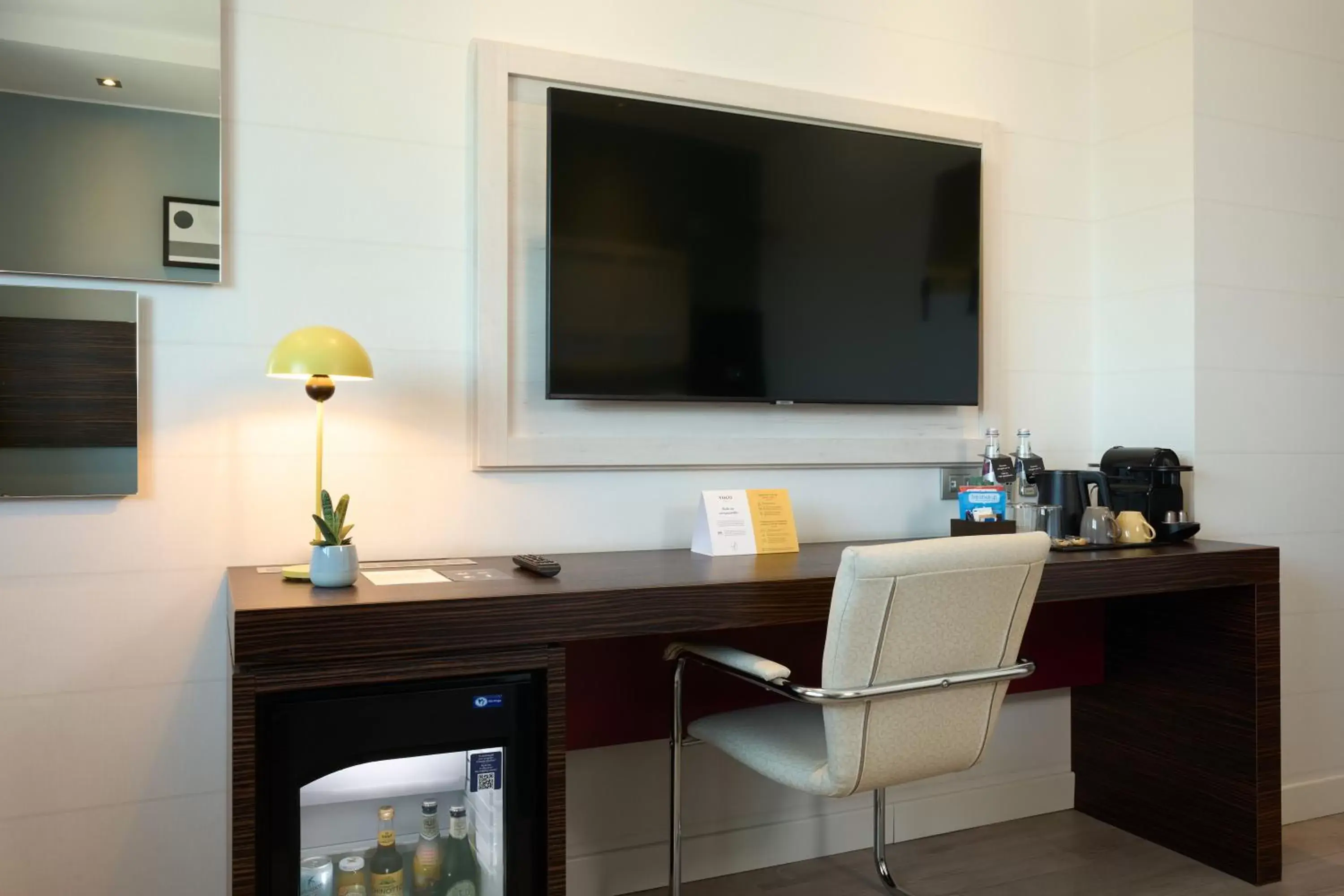 Bedroom, TV/Entertainment Center in voco Venice Mestre - The Quid, an IHG Hotel