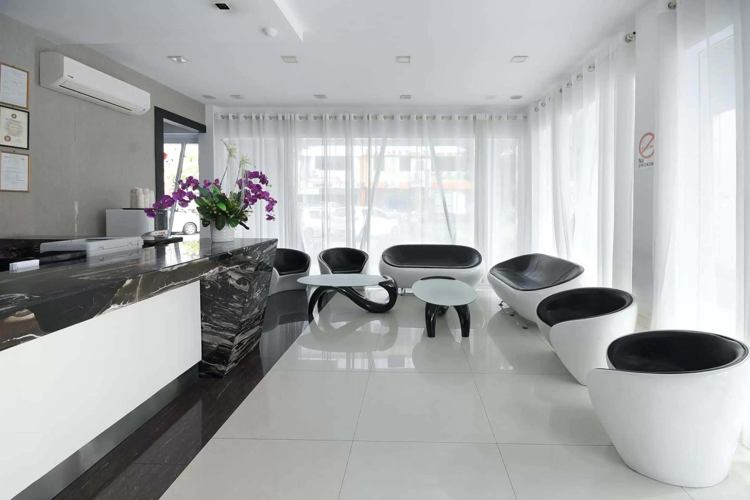 Lobby or reception in Super OYO 977 Hong Kong Suites